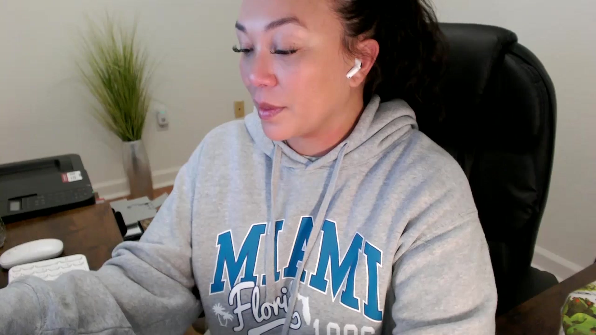 Gallery image thumbnail from MickaylaStar's myfreecams stream on, 02/02/2026, 19:29 image 17 of 20