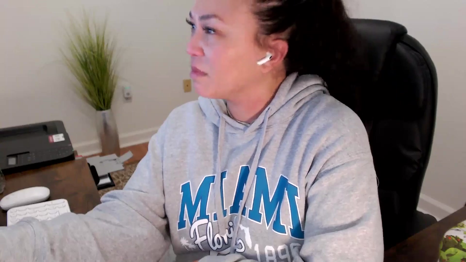 Gallery image thumbnail from MickaylaStar's myfreecams stream on, 02/02/2026, 19:29 image 15 of 20