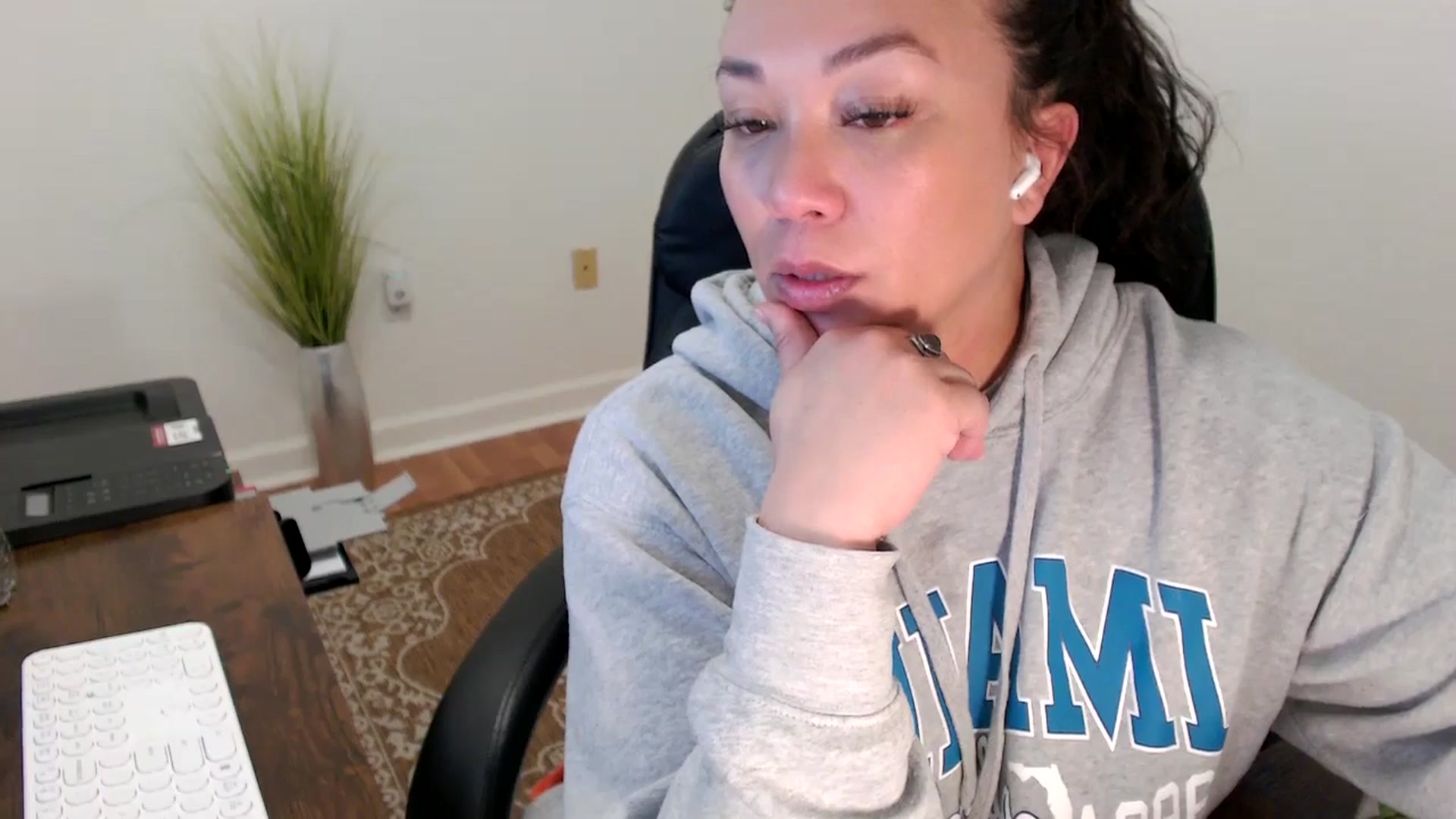 Gallery image thumbnail from MickaylaStar's myfreecams stream on, 02/02/2026, 19:29 image 12 of 20