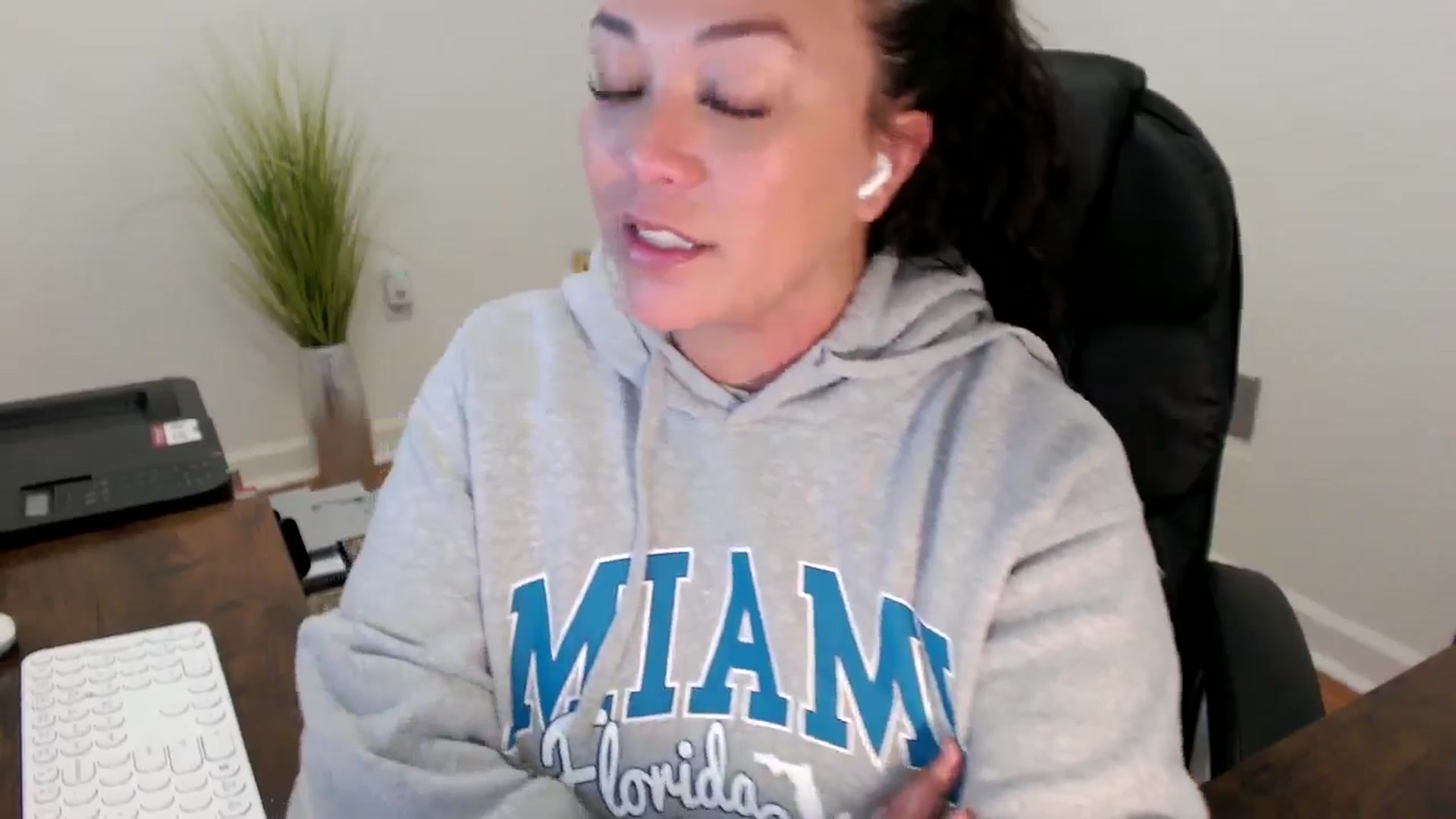 Gallery image thumbnail from MickaylaStar's myfreecams stream on, 02/02/2026, 19:42 image 5 of 20