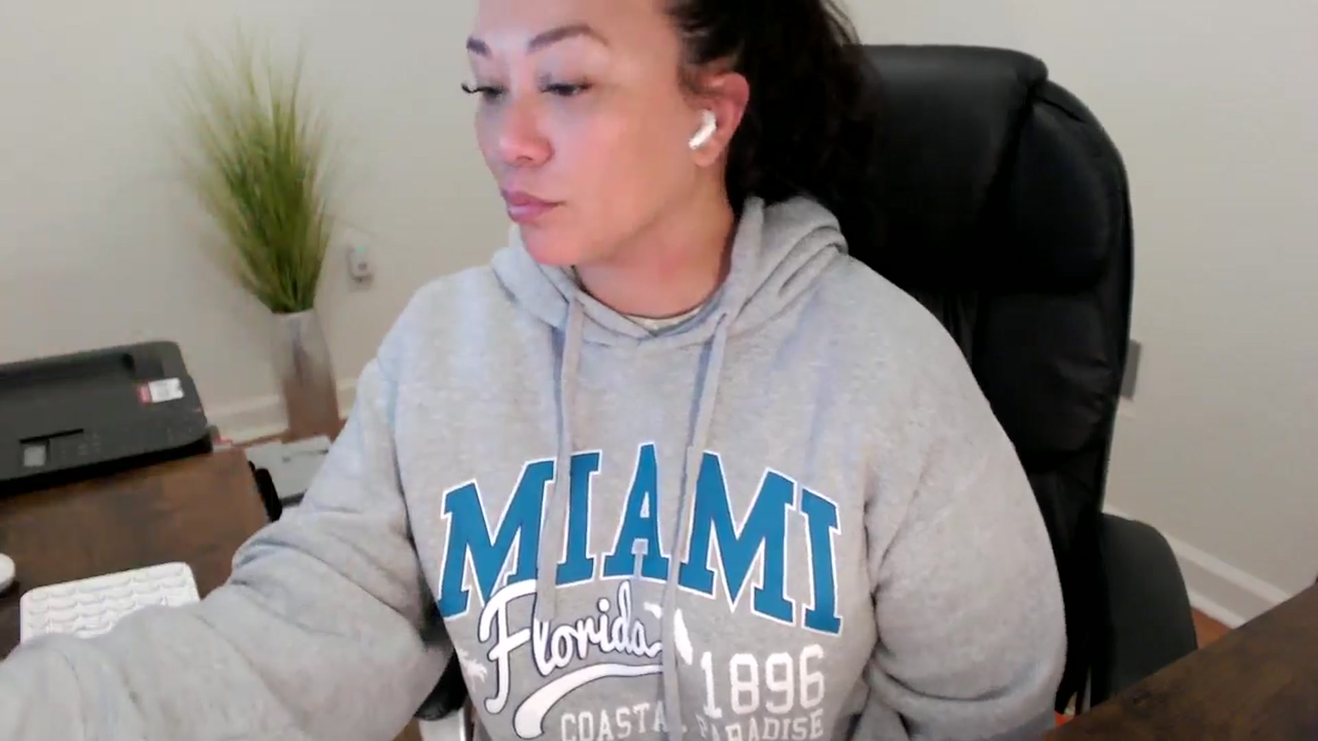 Gallery image thumbnail from MickaylaStar's myfreecams stream on, 02/02/2026, 19:42 image 2 of 20