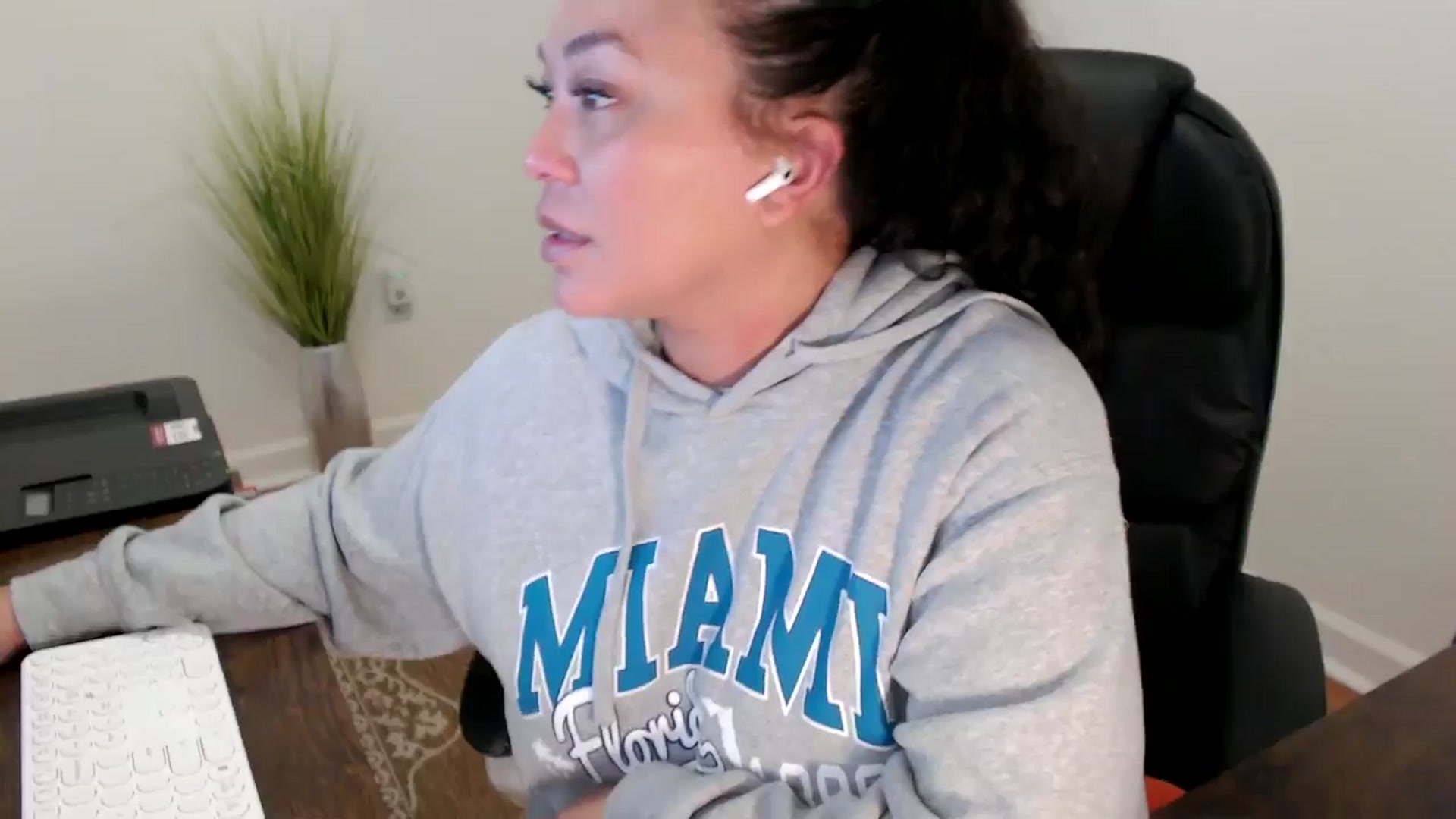 Gallery image thumbnail from MickaylaStar's myfreecams stream on, 02/02/2026, 19:42 image 11 of 20