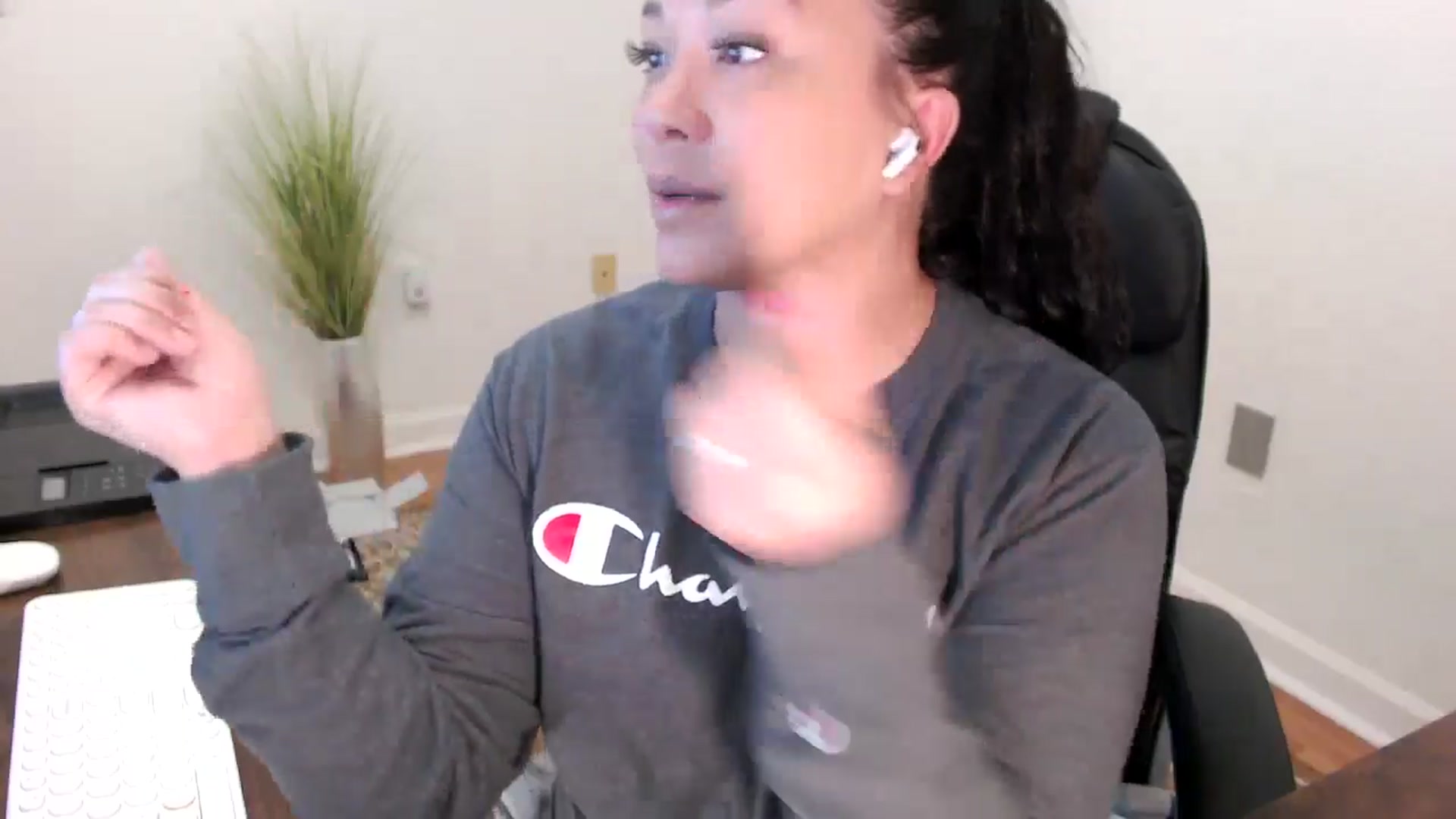 Gallery image thumbnail from MickaylaStar's myfreecams stream on, 02/03/2026, 17:04 image 8 of 20