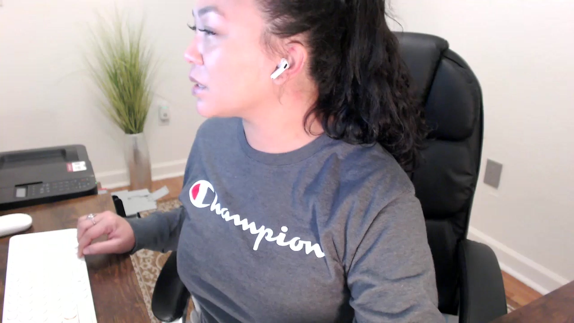 Gallery image thumbnail from MickaylaStar's myfreecams stream on, 02/03/2026, 17:04 image 14 of 20