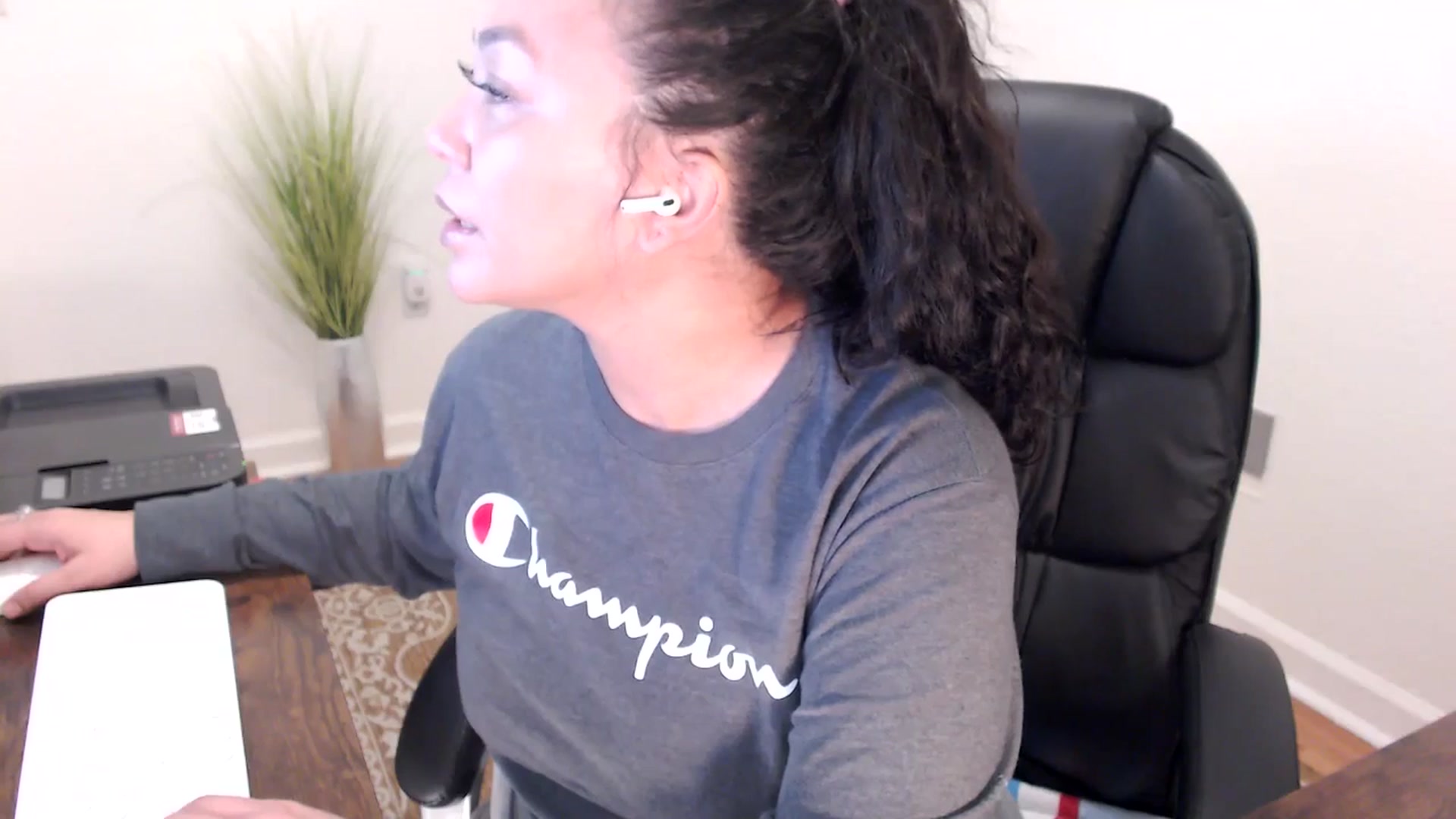 Gallery image thumbnail from MickaylaStar's myfreecams stream on, 02/03/2026, 18:23 image 4 of 20