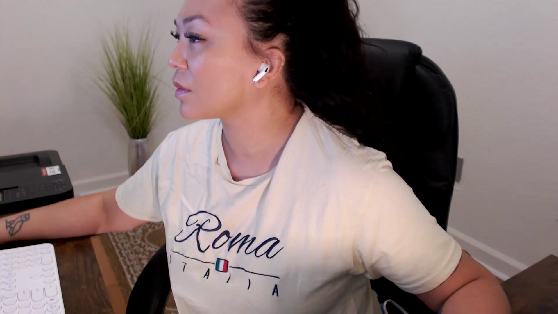 Gallery image thumbnail from MickaylaStar's myfreecams stream on, 02/12/2026, 16:20 image 19 of 20