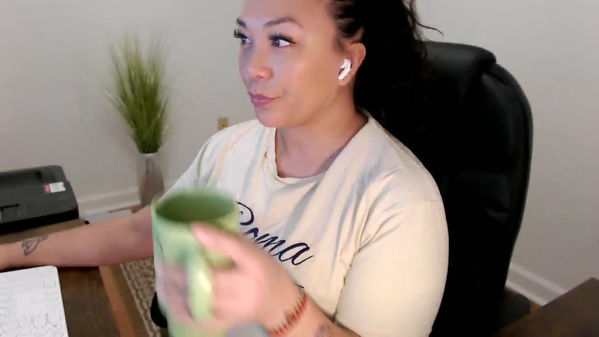 Gallery image thumbnail from MickaylaStar's myfreecams stream on, 02/12/2026, 16:20 image 12 of 20