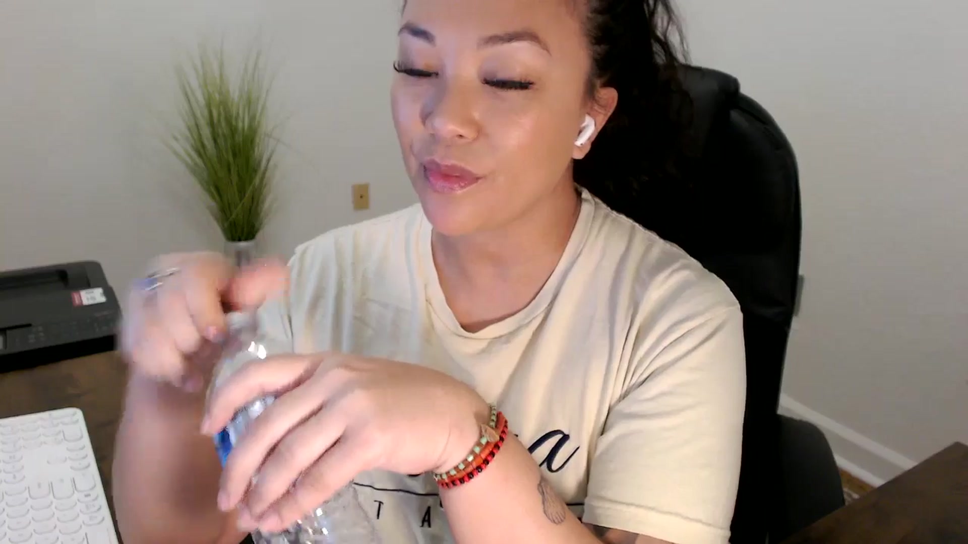 Gallery image thumbnail from MickaylaStar's myfreecams stream on, 02/12/2026, 17:29 image 8 of 20