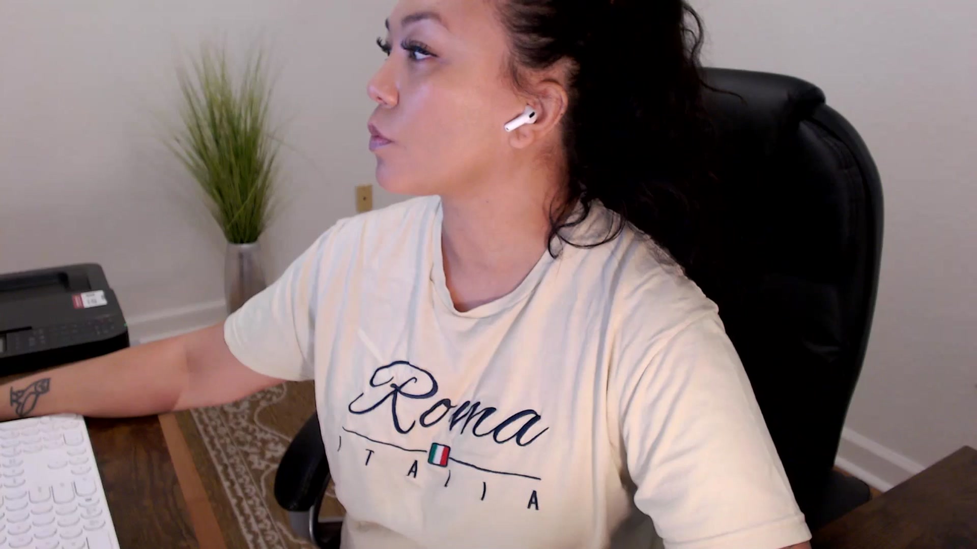 Gallery image thumbnail from MickaylaStar's myfreecams stream on, 02/12/2026, 17:29 image 5 of 20