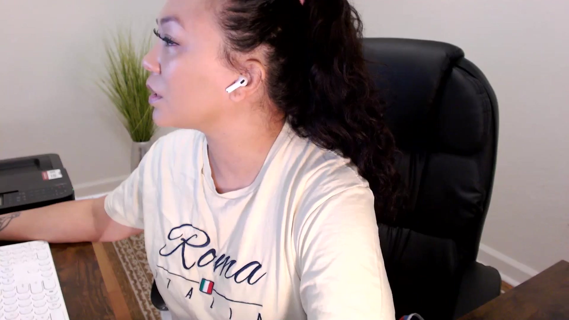 Gallery image thumbnail from MickaylaStar's myfreecams stream on, 02/12/2026, 17:29 image 17 of 20