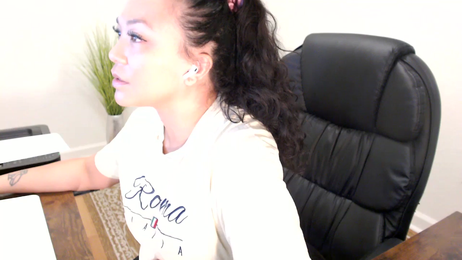 Gallery image thumbnail from MickaylaStar's myfreecams stream on, 02/12/2026, 17:29 image 19 of 20