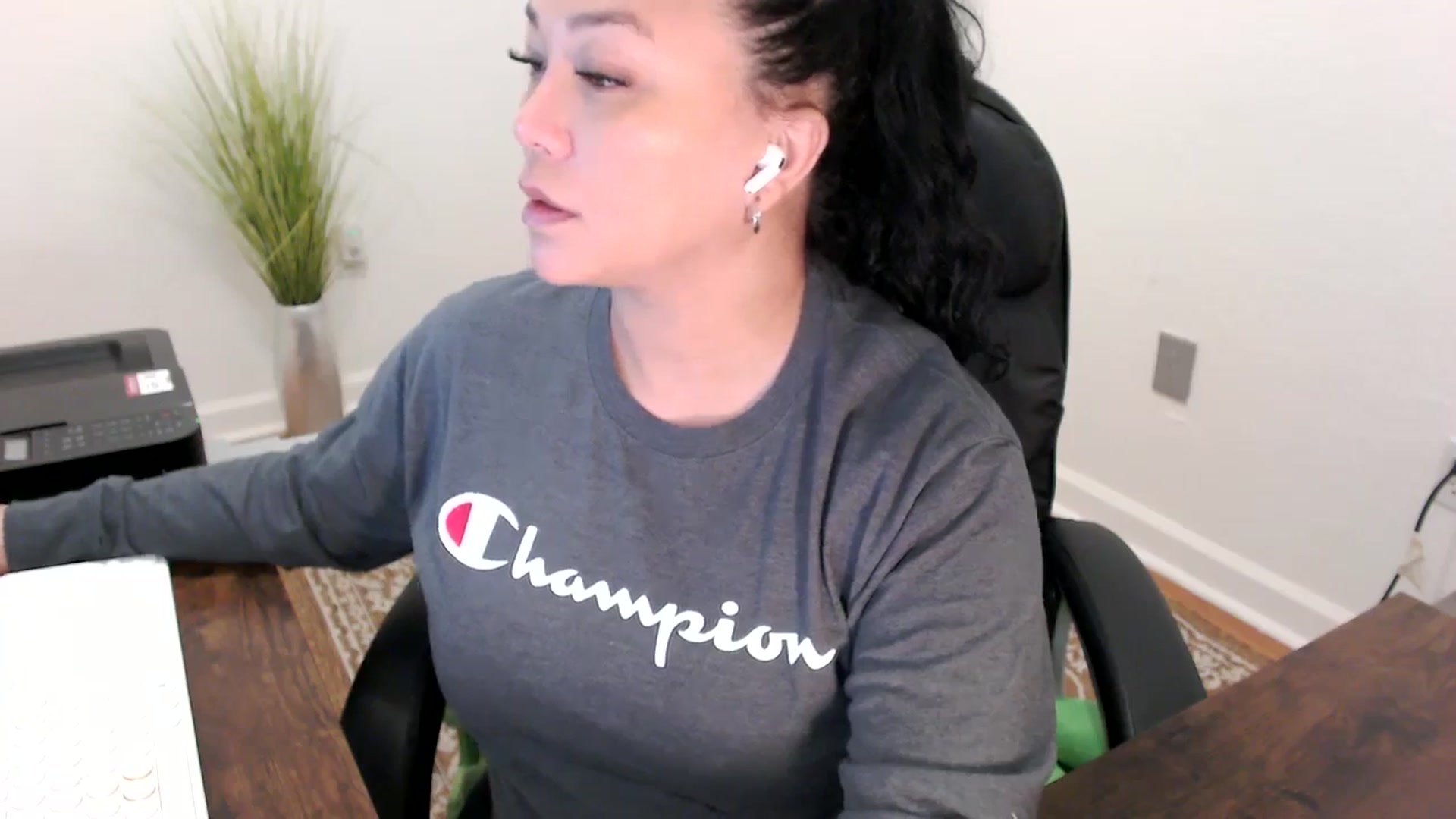 Gallery image thumbnail from MickaylaStar's myfreecams stream on, 02/24/2026, 16:54 image 6 of 20