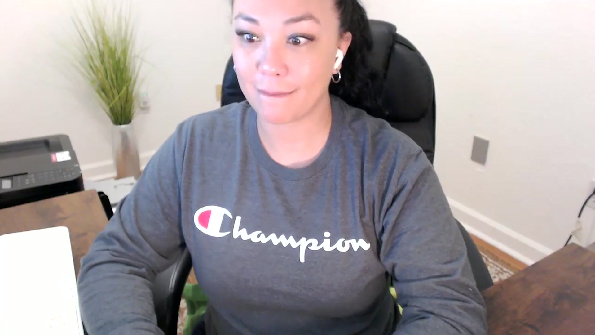 Gallery image thumbnail from MickaylaStar's myfreecams stream on, 02/24/2026, 16:54 image 13 of 20