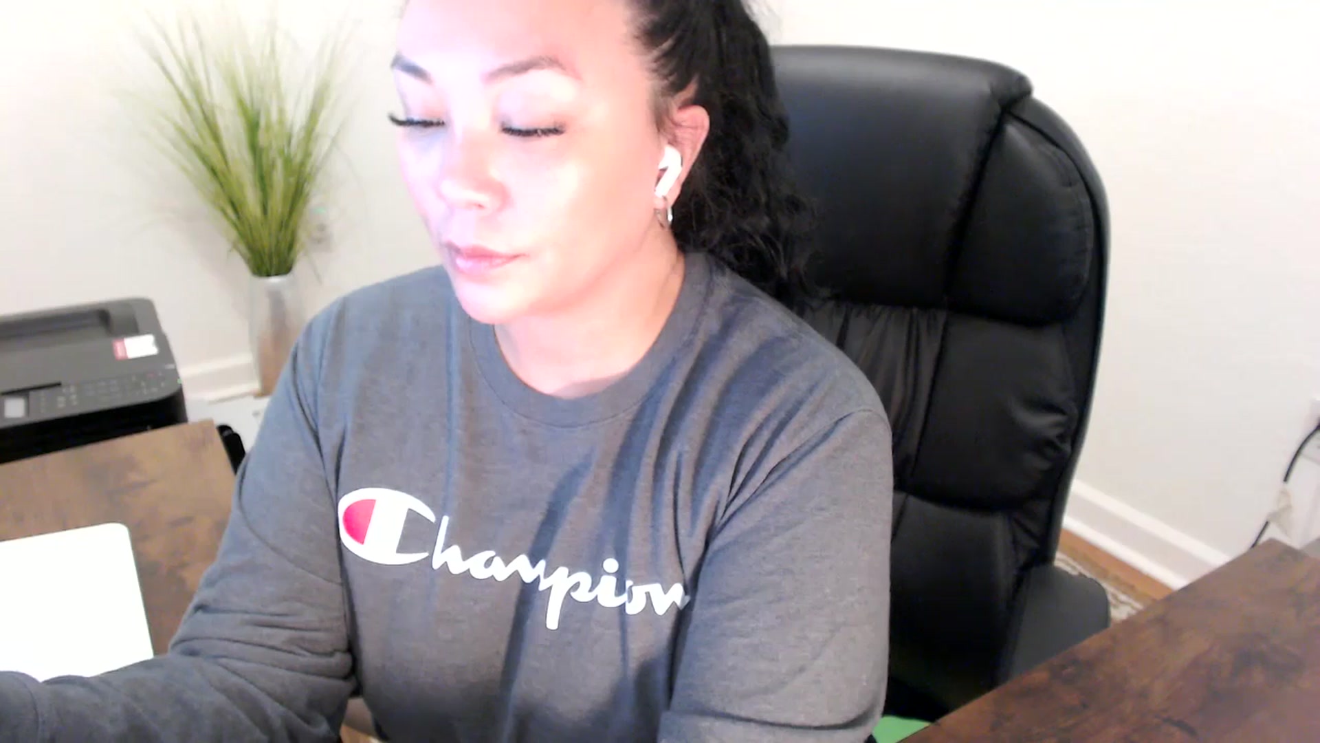 Gallery image thumbnail from MickaylaStar's myfreecams stream on, 02/24/2026, 18:58 image 17 of 20