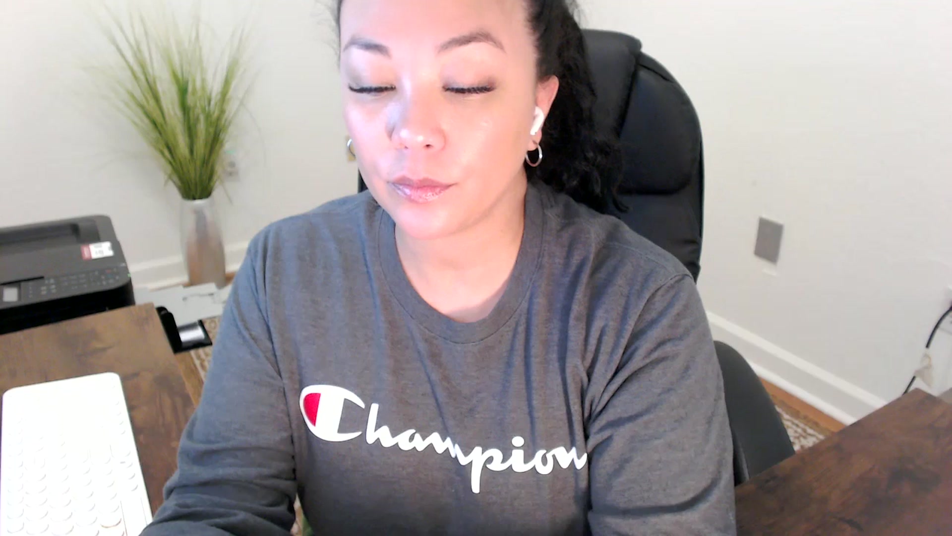 Gallery image thumbnail from MickaylaStar's myfreecams stream on, 02/24/2026, 19:47 image 7 of 20