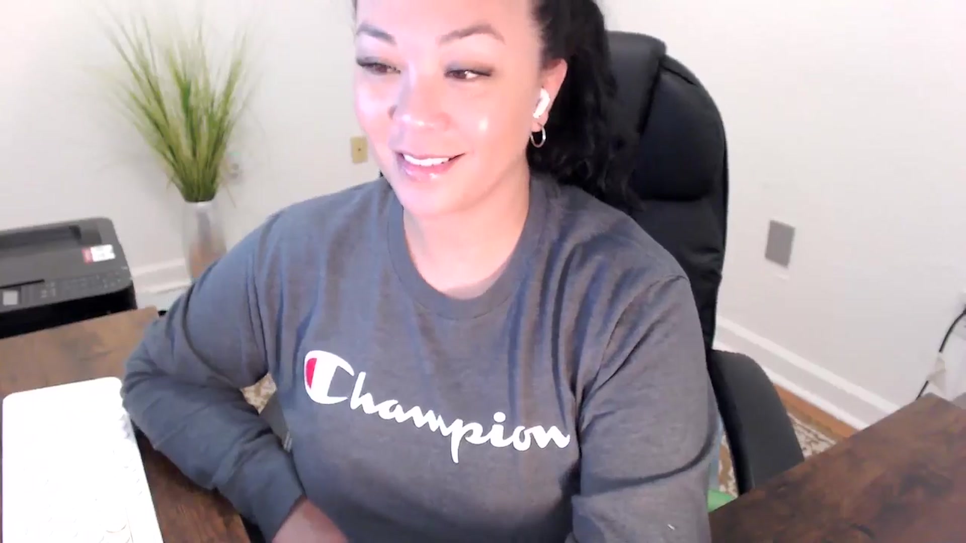 Gallery image thumbnail from MickaylaStar's myfreecams stream on, 02/24/2026, 19:47 image 4 of 20