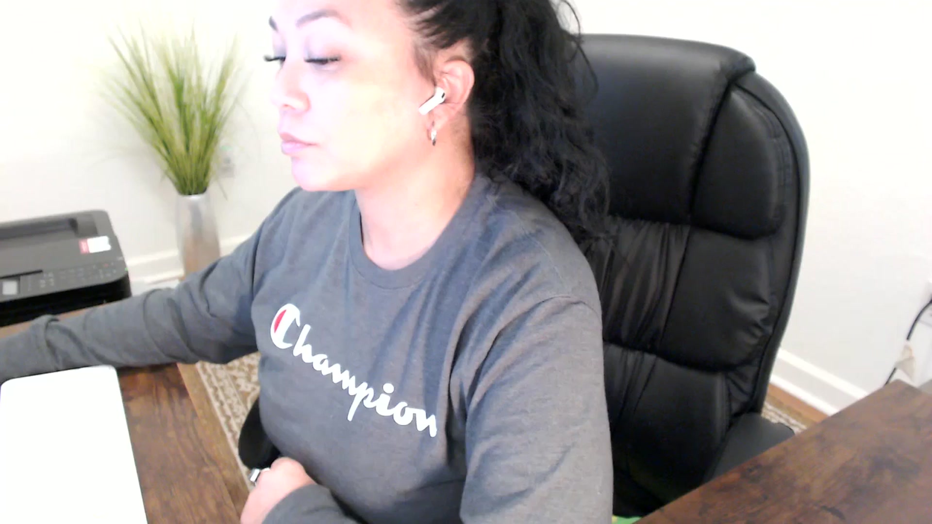 Gallery image thumbnail from MickaylaStar's myfreecams stream on, 02/24/2026, 20:04 image 19 of 20