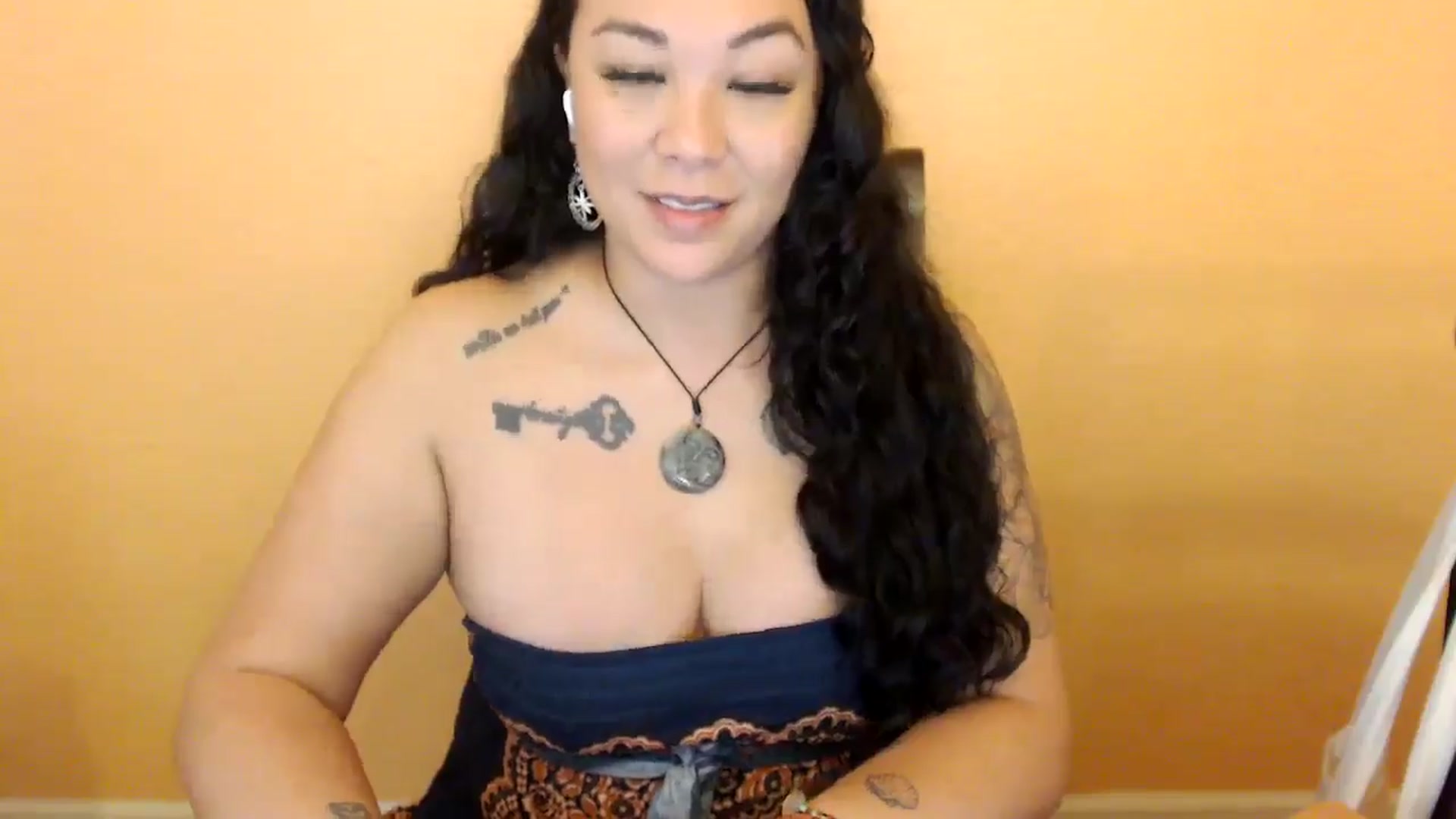 Gallery image thumbnail from MickaylaStar's myfreecams stream on, 03/05/2026, 19:01 image 6 of 20