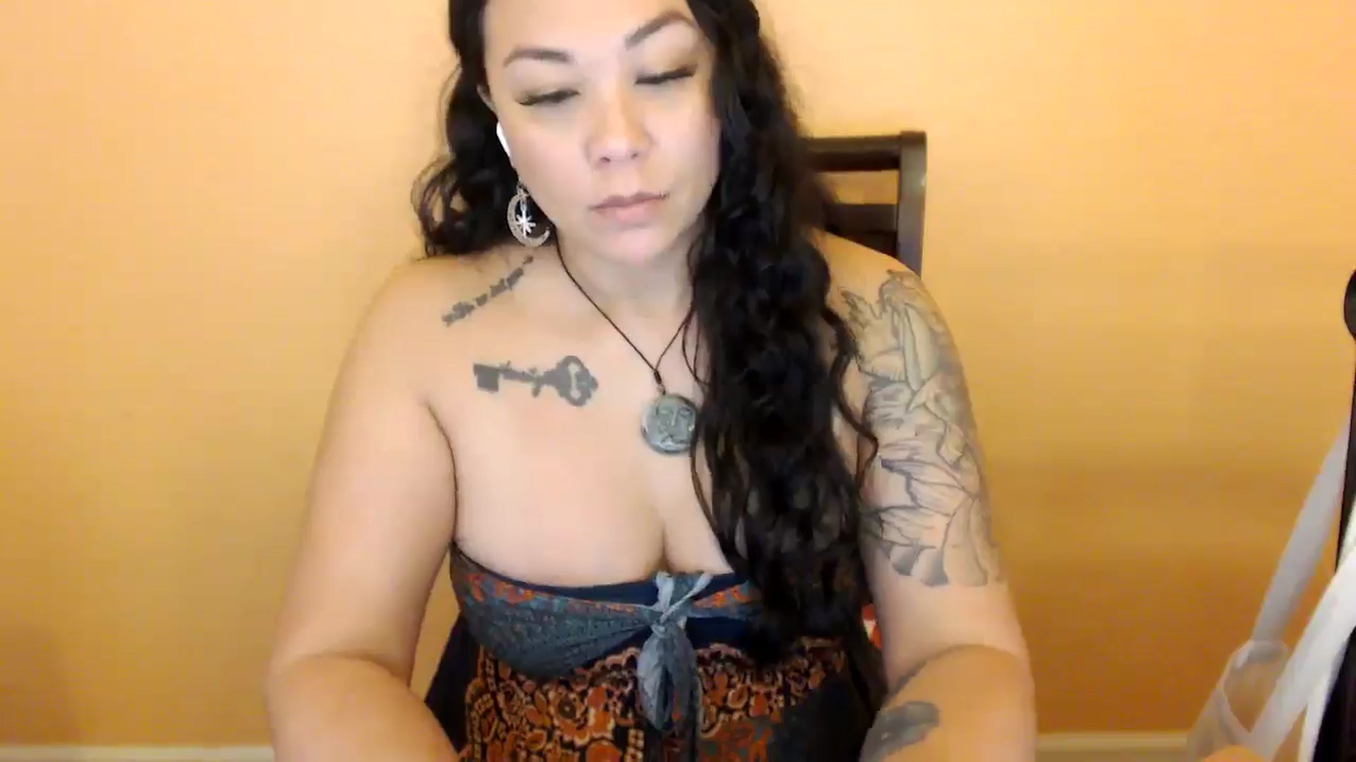Gallery image thumbnail from MickaylaStar's myfreecams stream on, 03/05/2026, 20:56 image 14 of 20