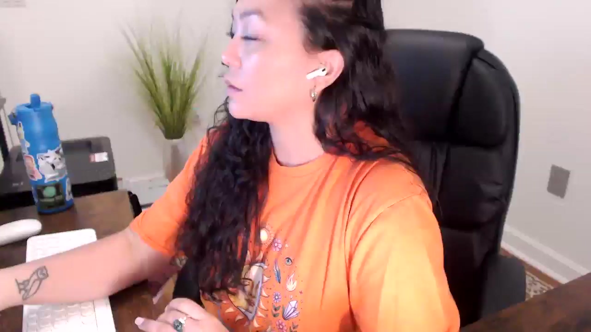 Gallery image thumbnail from MickaylaStar's myfreecams stream on, 03/31/2026, 16:11 image 17 of 20