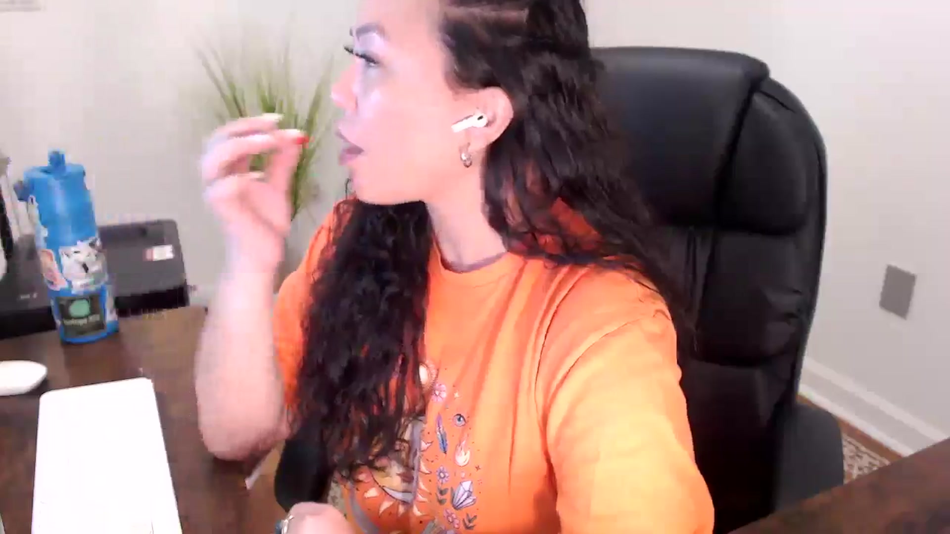 Gallery image thumbnail from MickaylaStar's myfreecams stream on, 03/31/2026, 16:11 image 18 of 20