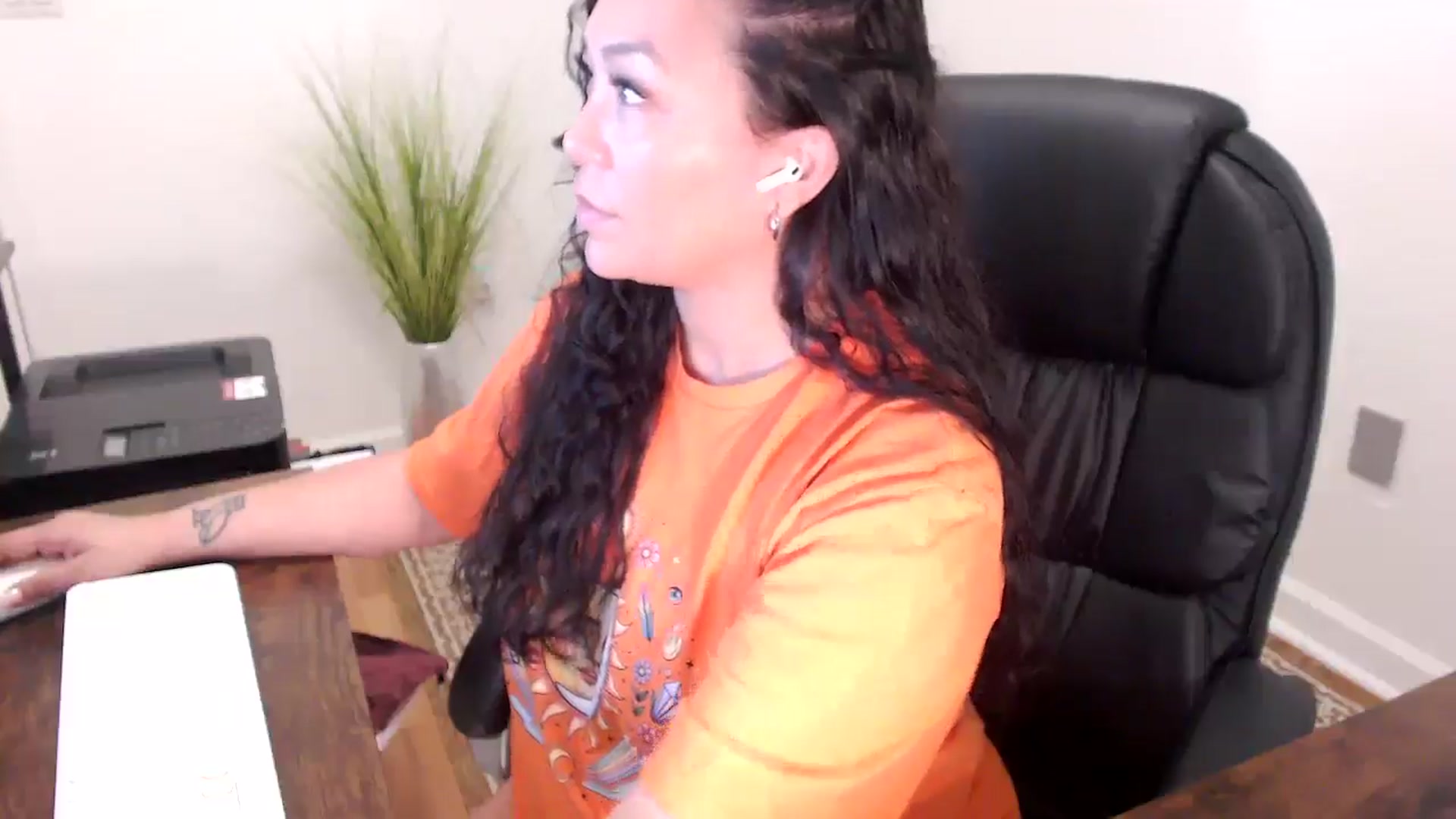 Gallery image thumbnail from MickaylaStar's myfreecams stream on, 03/31/2026, 16:11 image 15 of 20