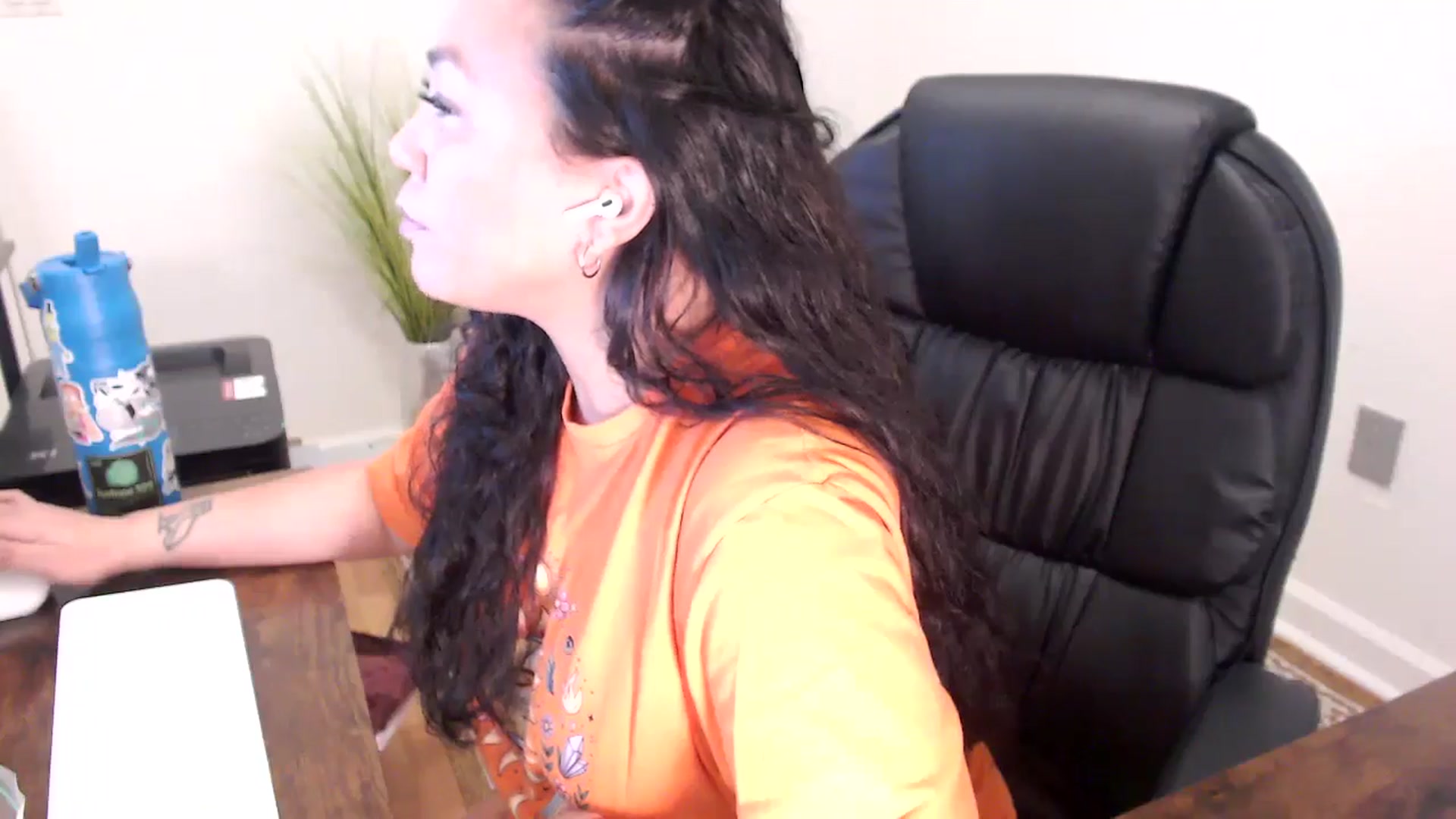 Gallery image thumbnail from MickaylaStar's myfreecams stream on, 03/31/2026, 16:11 image 19 of 20
