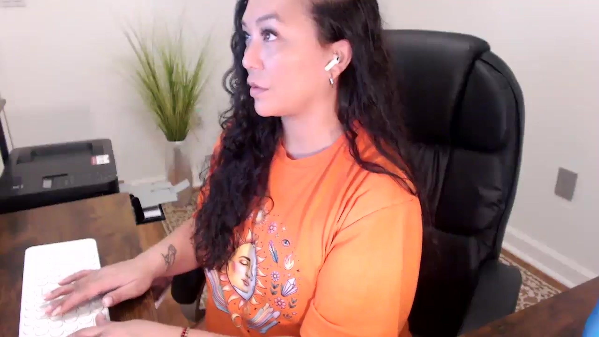 Gallery image thumbnail from MickaylaStar's myfreecams stream on, 03/31/2026, 17:00 image 17 of 20