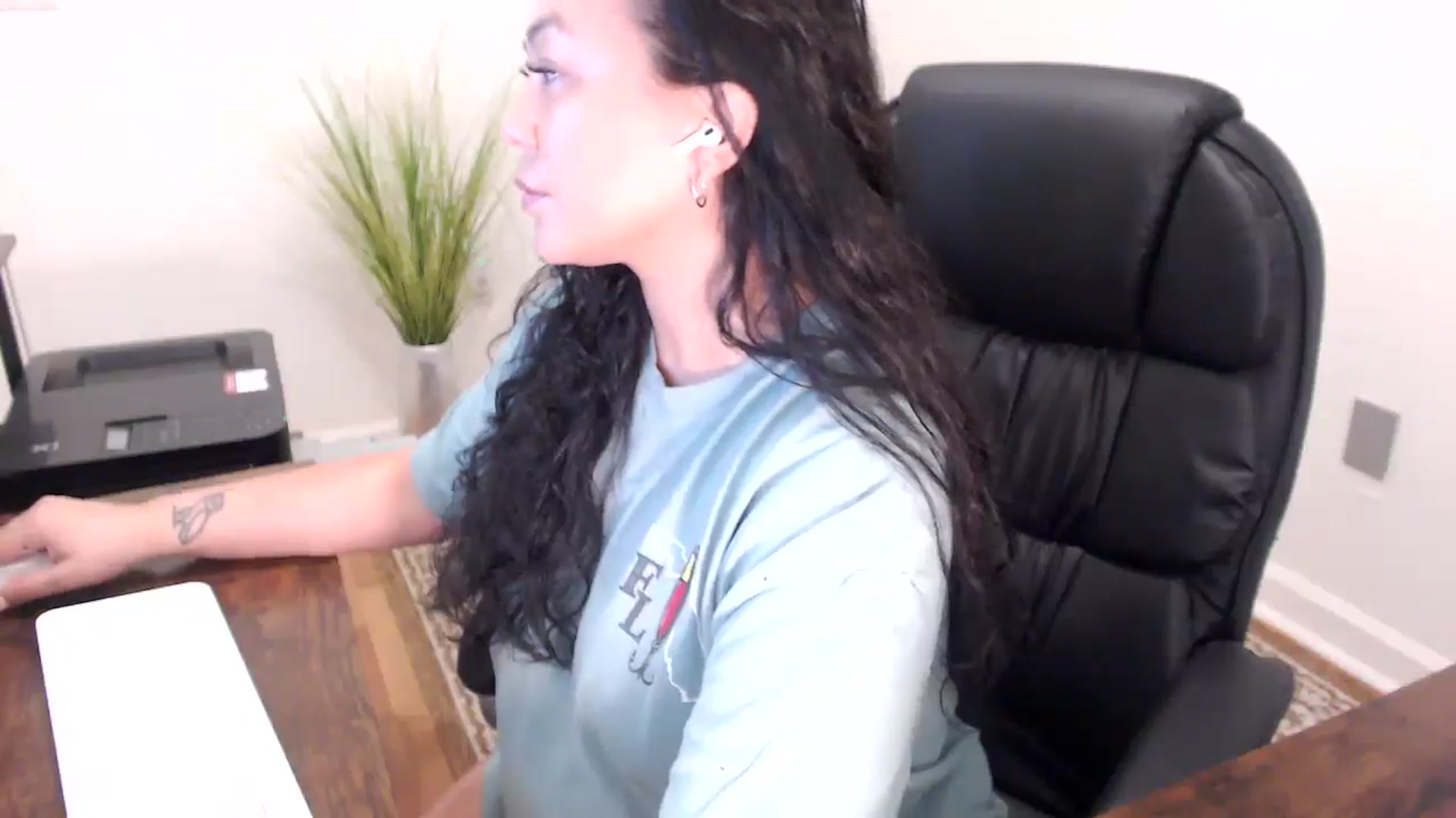 Gallery image thumbnail from MickaylaStar's myfreecams stream on, 04/01/2026, 16:41 image 10 of 20
