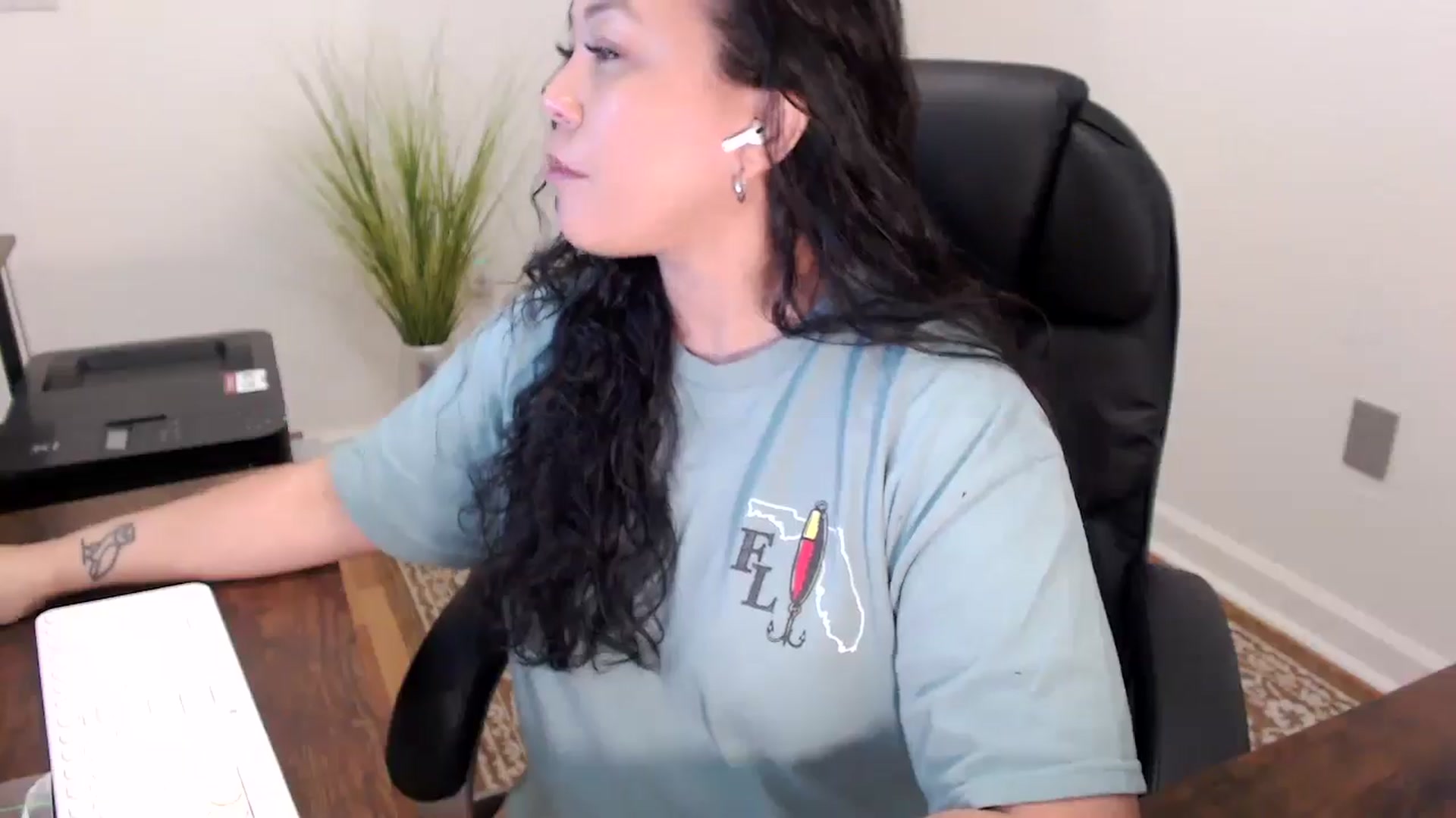 Gallery image thumbnail from MickaylaStar's myfreecams stream on, 04/01/2026, 16:41 image 16 of 20