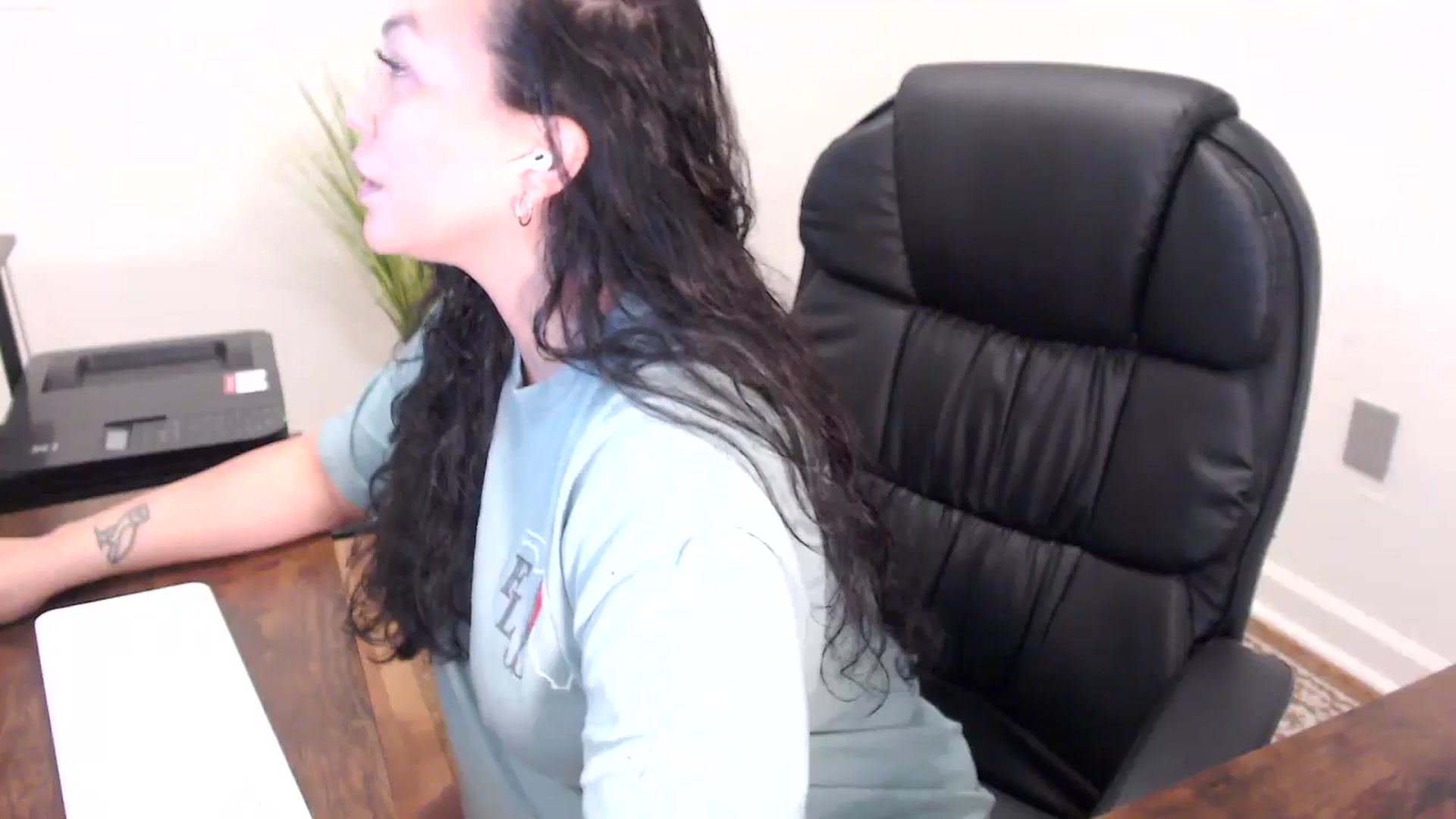 Gallery image thumbnail from MickaylaStar's myfreecams stream on, 04/01/2026, 16:41 image 9 of 20
