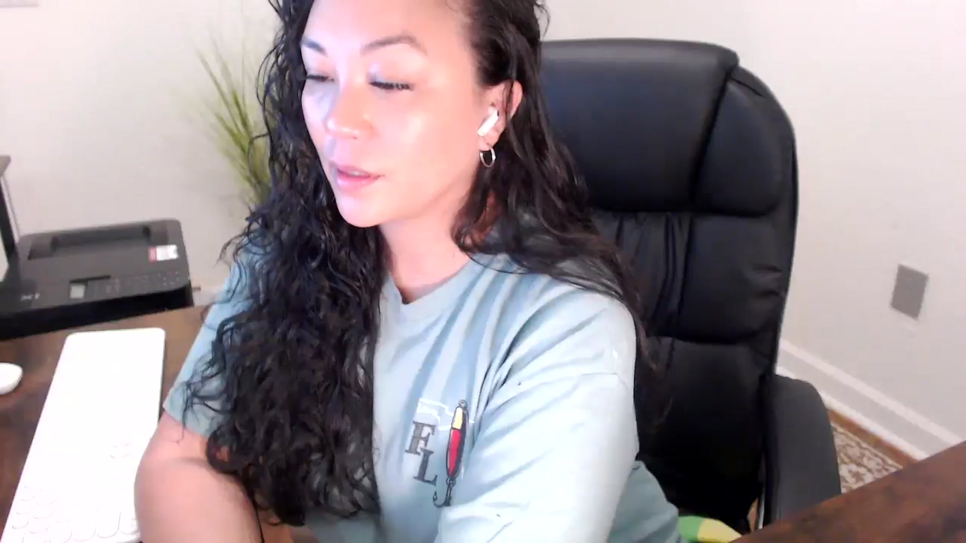 Gallery image thumbnail from MickaylaStar's myfreecams stream on, 04/01/2026, 16:41 image 3 of 20