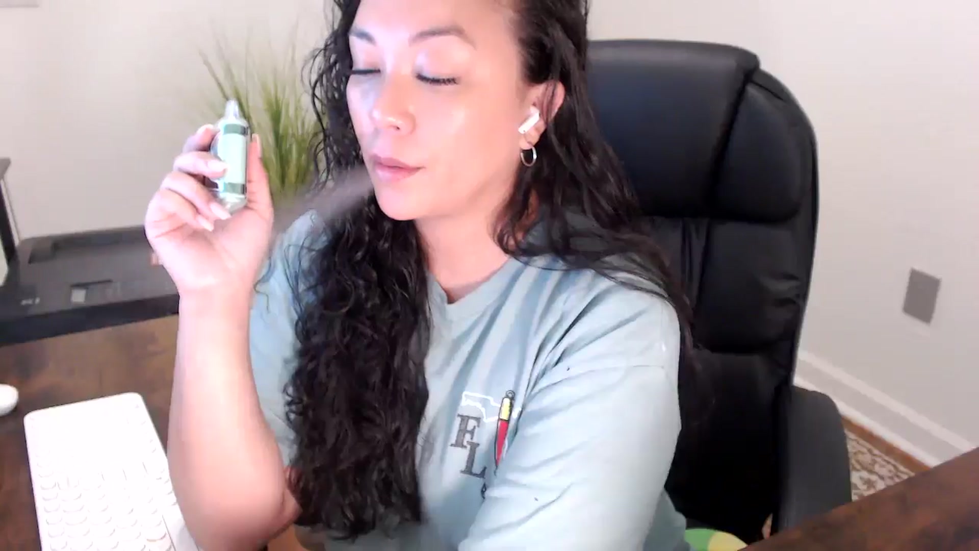 Gallery image thumbnail from MickaylaStar's myfreecams stream on, 04/01/2026, 16:41 image 13 of 20