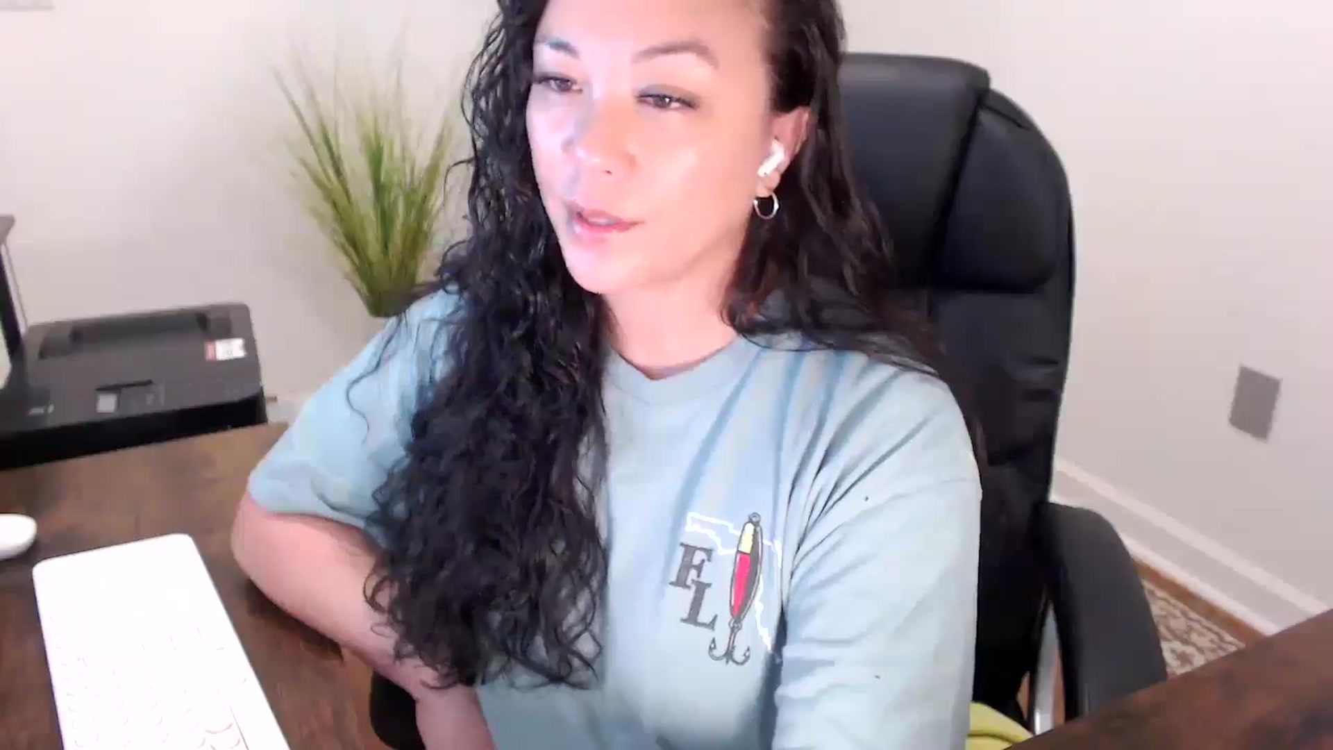 Gallery image thumbnail from MickaylaStar's myfreecams stream on, 04/01/2026, 16:41 image 7 of 20