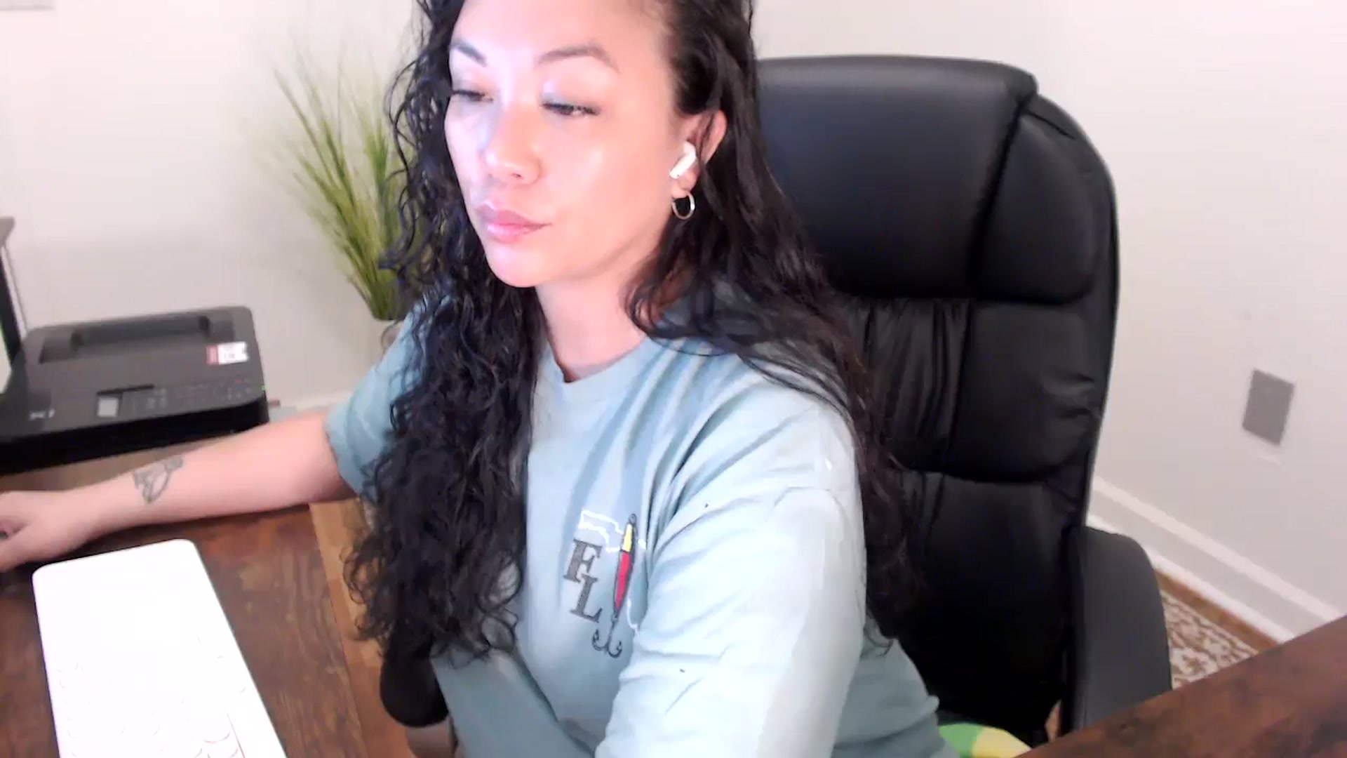 Gallery image thumbnail from MickaylaStar's myfreecams stream on, 04/01/2026, 16:41 image 12 of 20