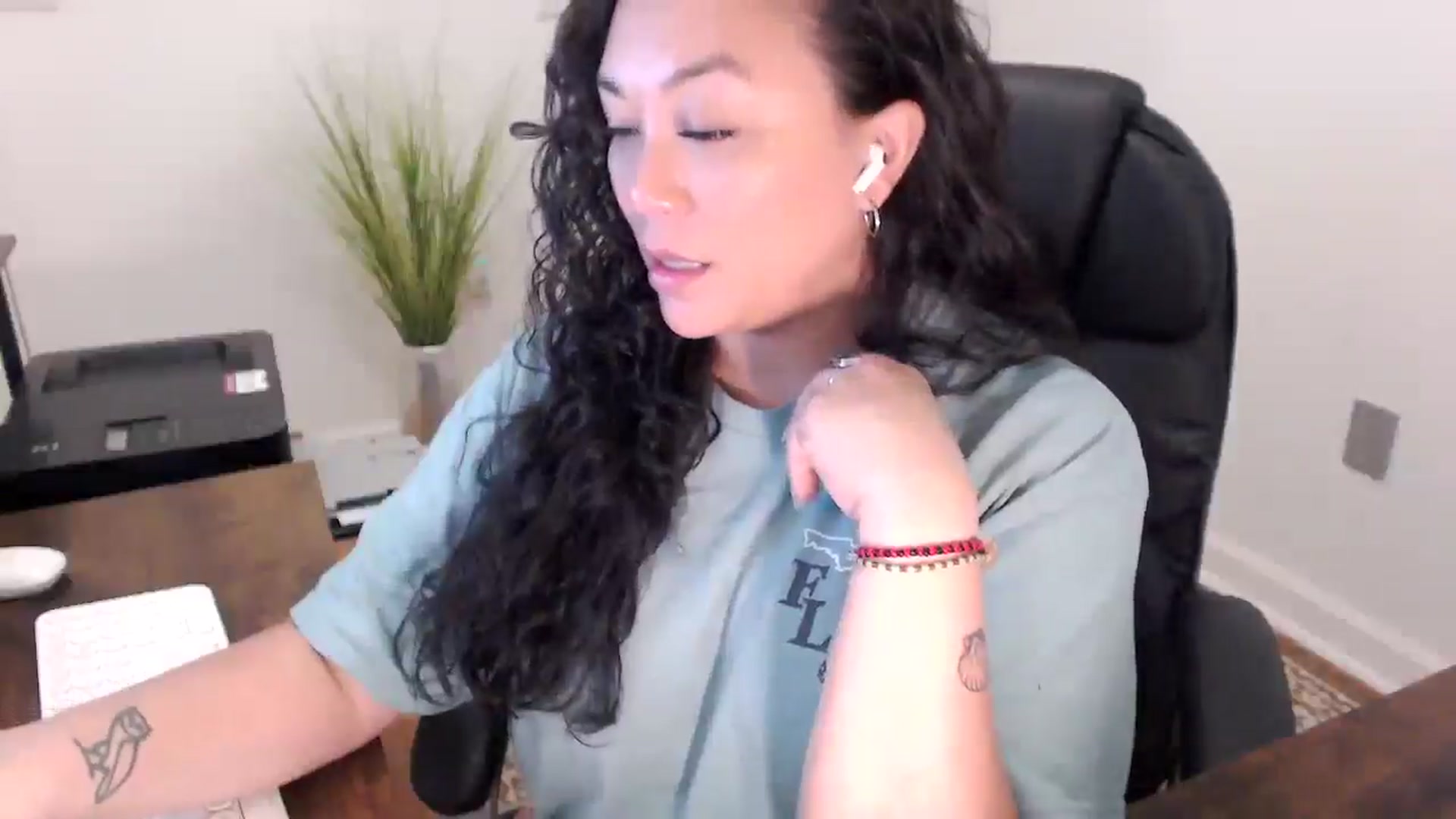 Gallery image thumbnail from MickaylaStar's myfreecams stream on, 04/01/2026, 18:25 image 8 of 20