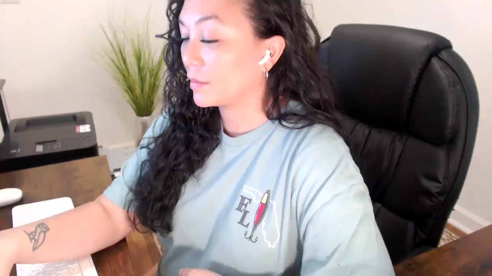 Gallery image thumbnail from MickaylaStar's myfreecams stream on, 04/01/2026, 18:25 image 5 of 20