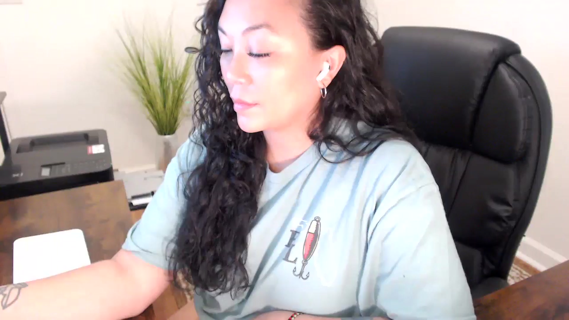 Gallery image thumbnail from MickaylaStar's myfreecams stream on, 04/01/2026, 18:25 image 13 of 20