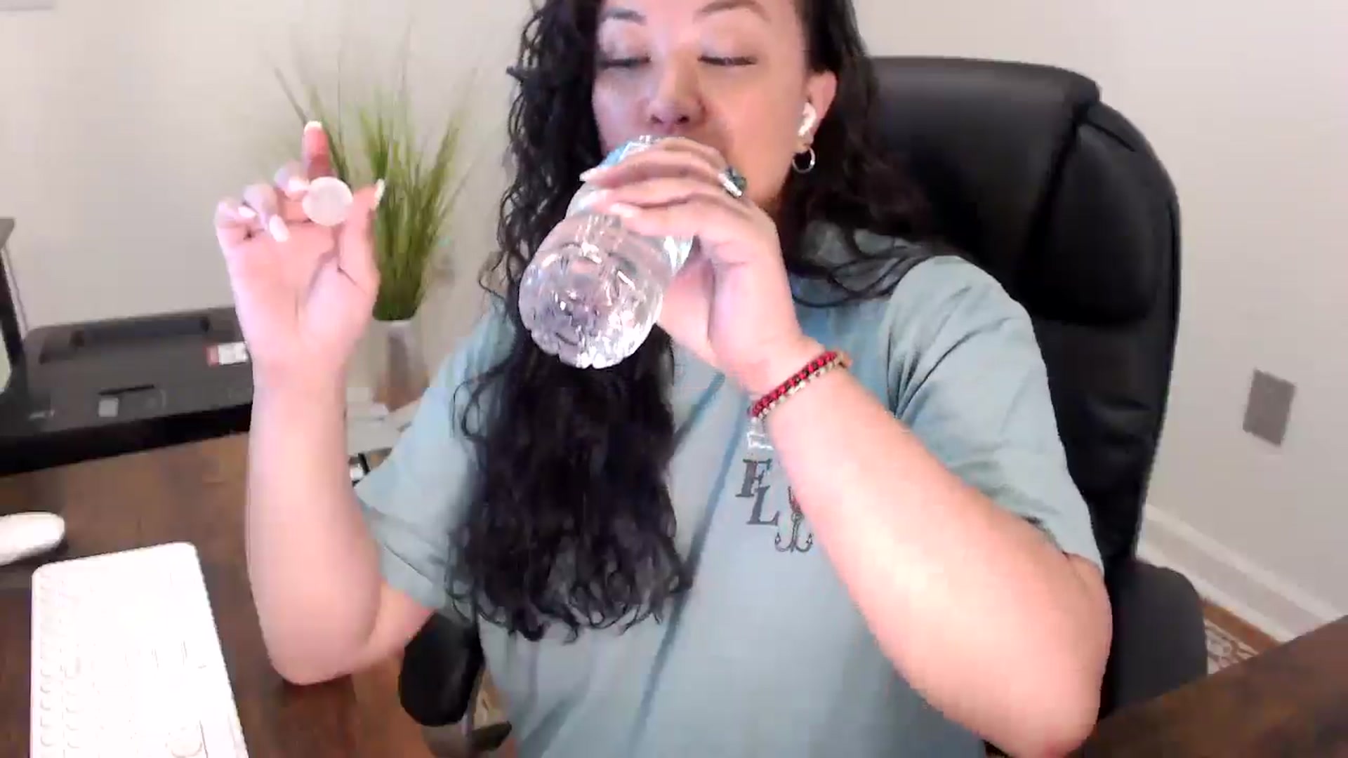 Gallery image thumbnail from MickaylaStar's myfreecams stream on, 04/01/2026, 18:25 image 17 of 20
