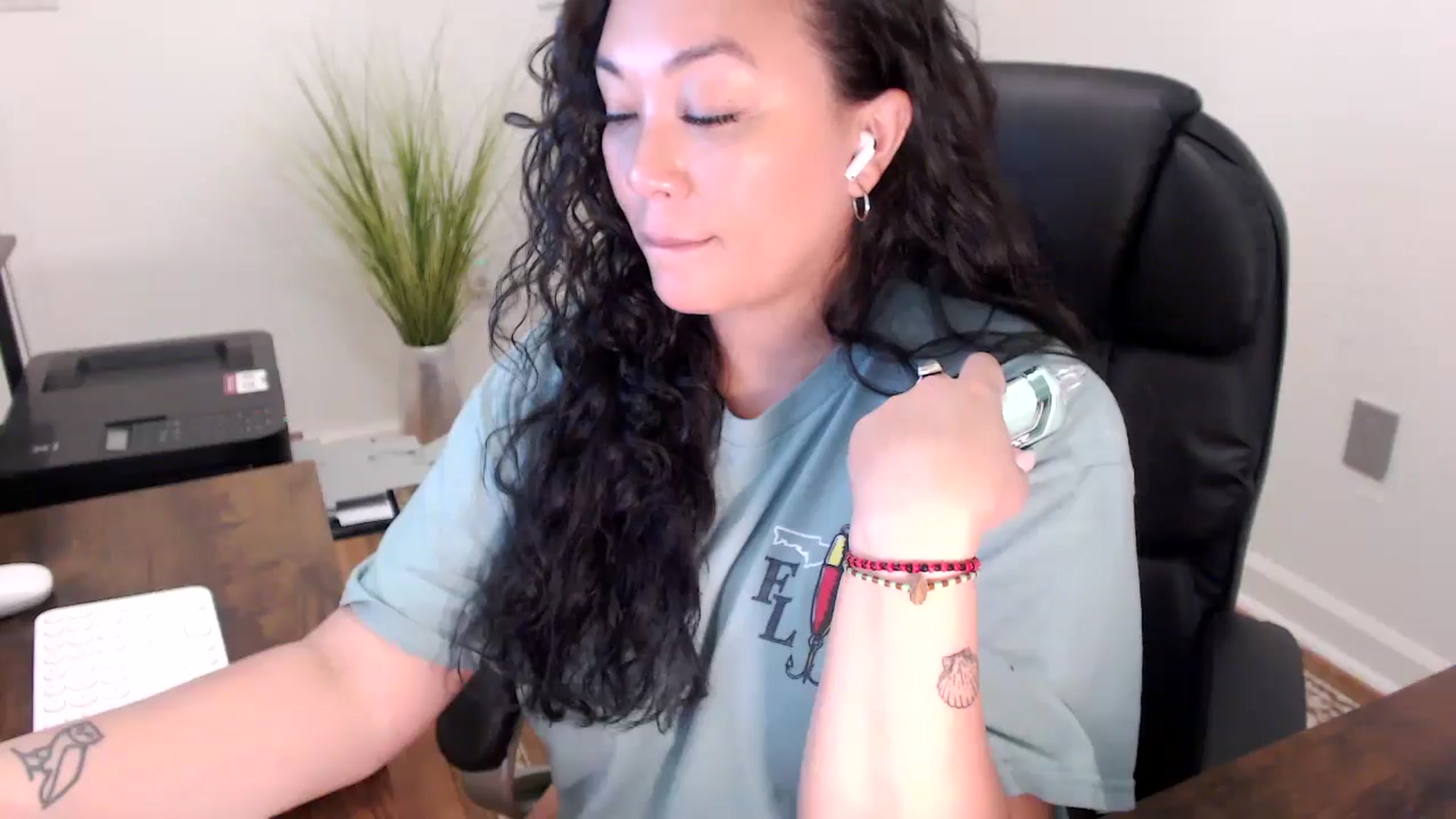 Gallery image thumbnail from MickaylaStar's myfreecams stream on, 04/01/2026, 18:25 image 16 of 20