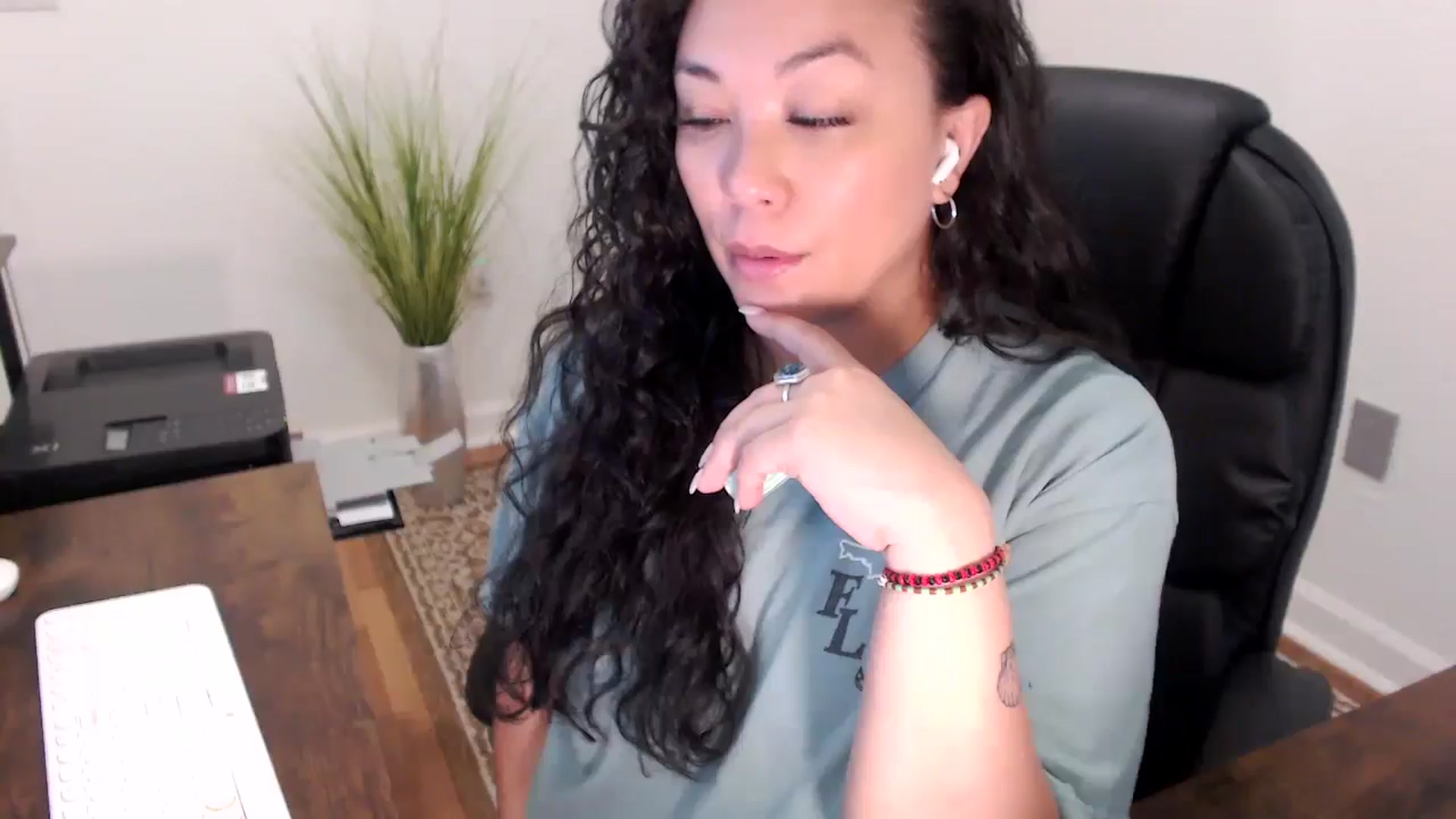 Gallery image thumbnail from MickaylaStar's myfreecams stream on, 04/01/2026, 18:25 image 3 of 20