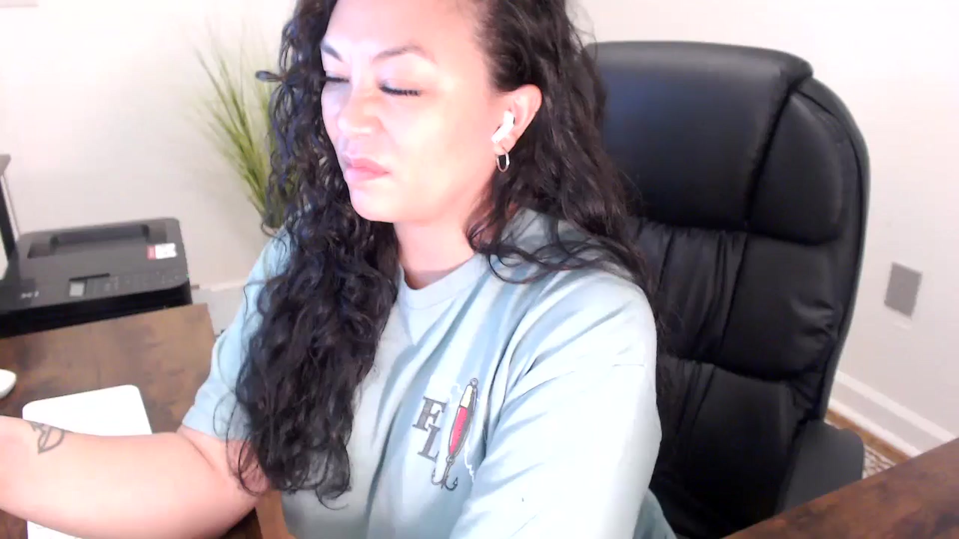 Gallery image thumbnail from MickaylaStar's myfreecams stream on, 04/01/2026, 18:25 image 10 of 20