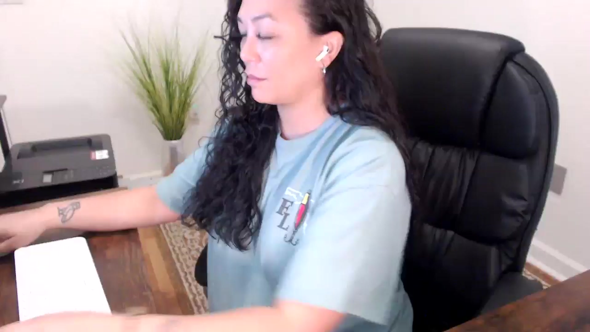 Gallery image thumbnail from MickaylaStar's myfreecams stream on, 04/01/2026, 18:25 image 1 of 20