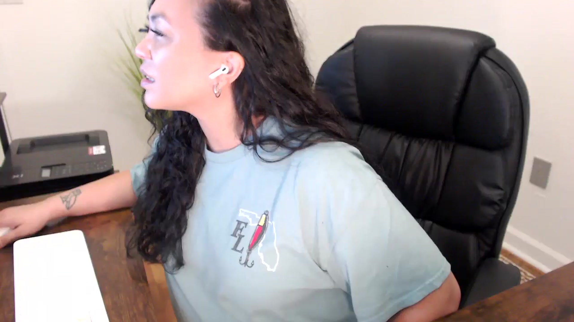Gallery image thumbnail from MickaylaStar's myfreecams stream on, 04/01/2026, 18:25 image 11 of 20