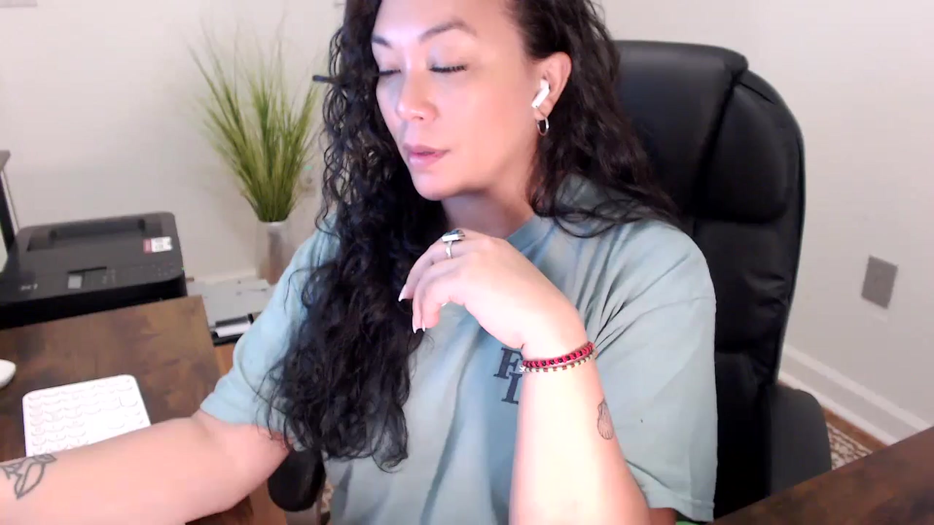 Gallery image thumbnail from MickaylaStar's myfreecams stream on, 04/01/2026, 18:25 image 9 of 20