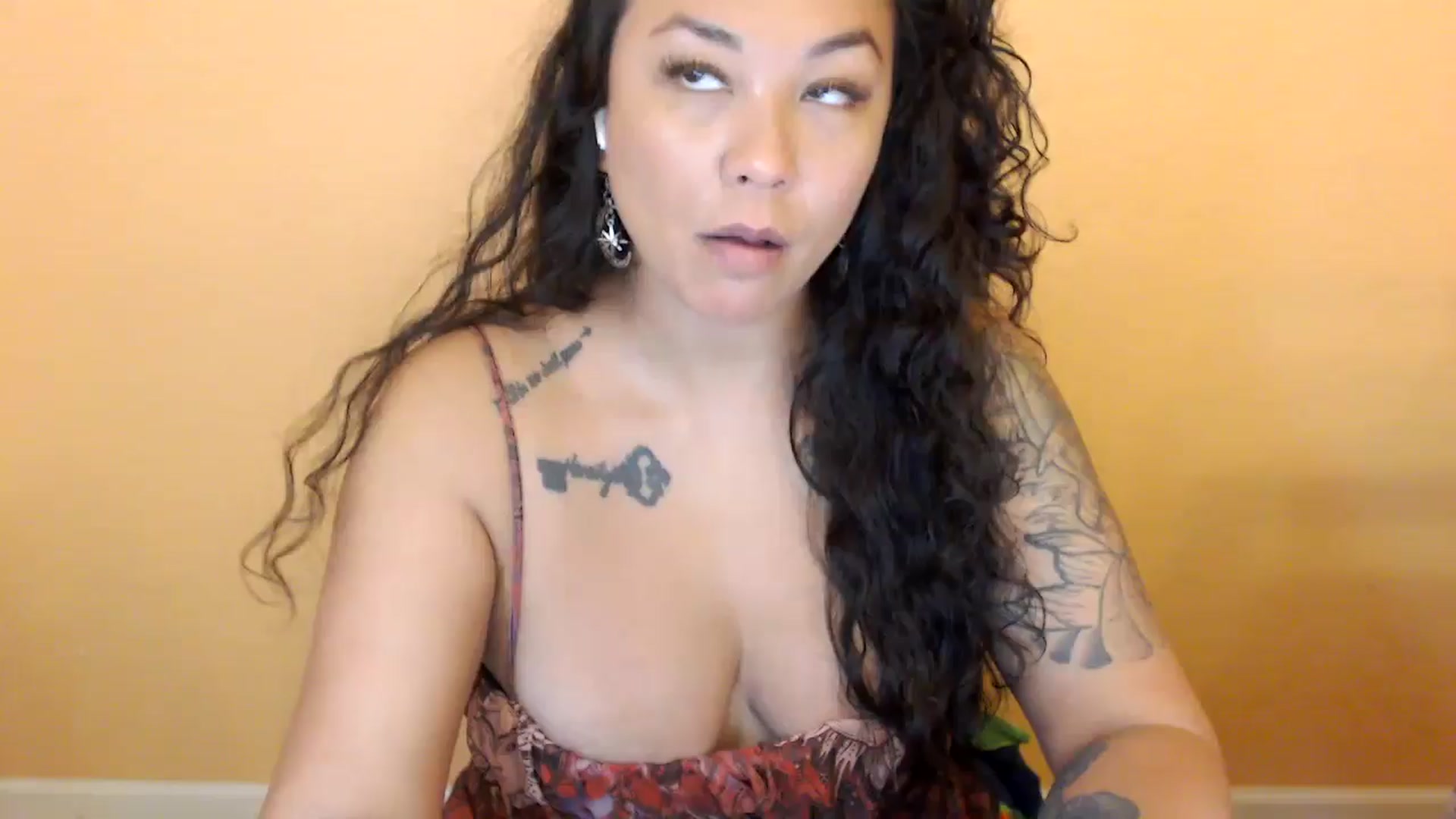 Gallery image thumbnail from MickaylaStar's myfreecams stream on, 04/14/2026, 18:35 image 2 of 20