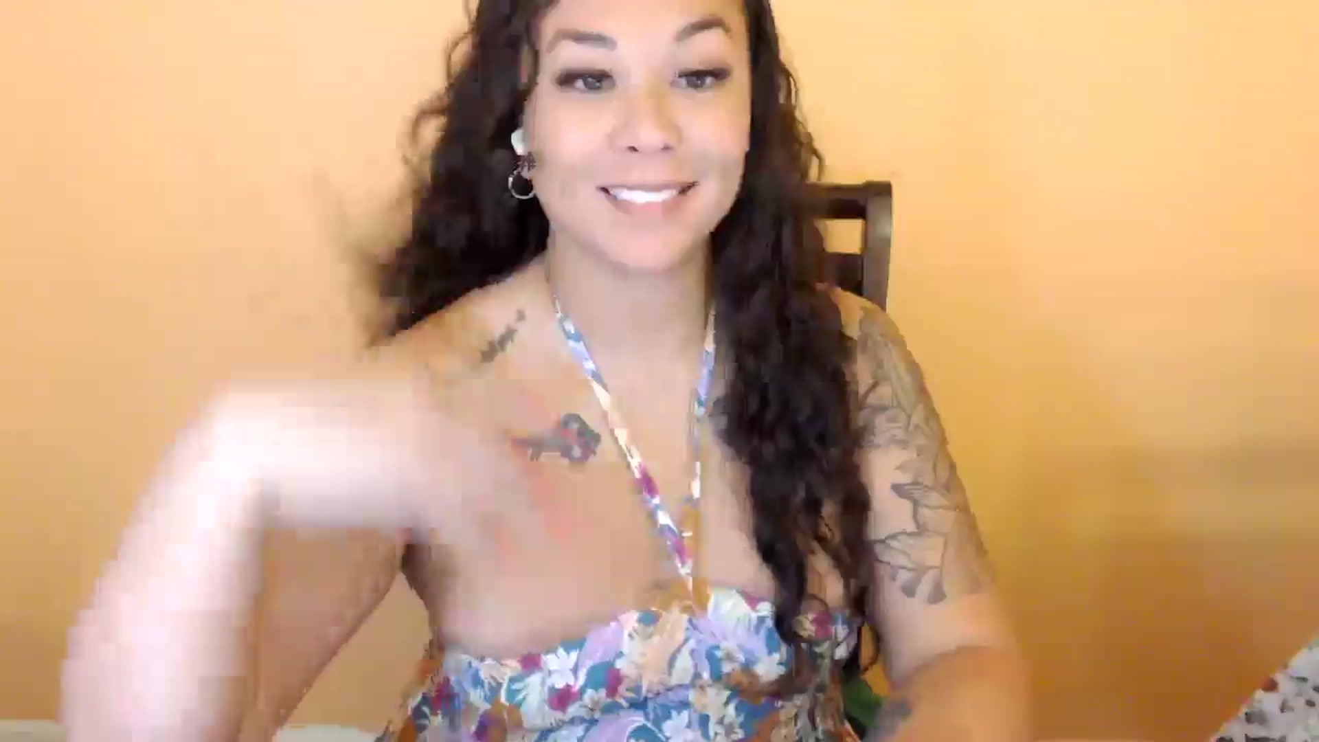 Gallery image thumbnail from MickaylaStar's myfreecams stream on, 04/18/2026, 19:27 image 4 of 20
