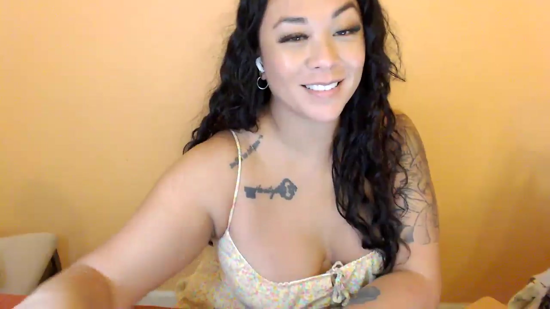 Gallery image thumbnail from MickaylaStar's myfreecams stream on, 04/23/2026, 20:37 image 5 of 20