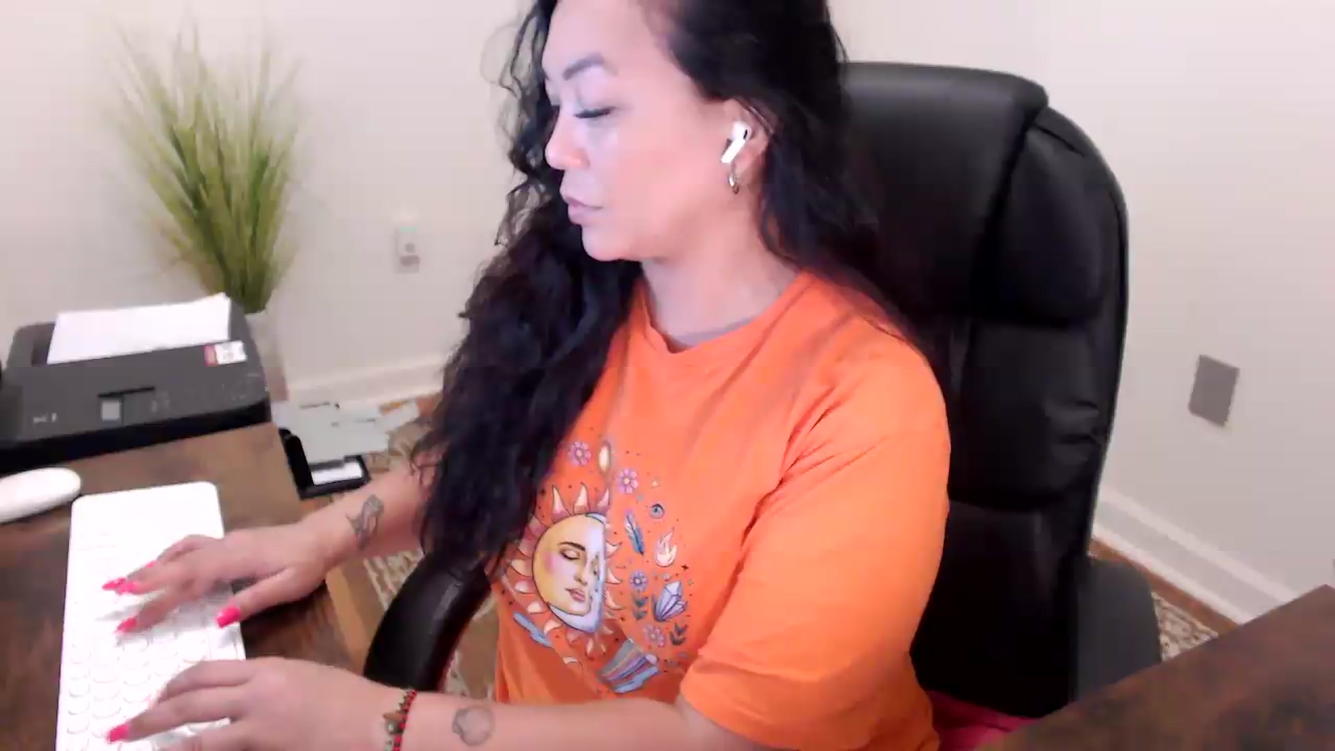 Gallery image thumbnail from MickaylaStar's myfreecams stream on, 04/24/2026, 17:02 image 7 of 20