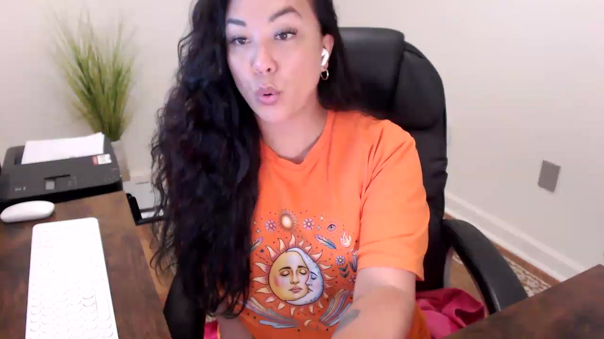 Gallery image thumbnail from MickaylaStar's myfreecams stream on, 04/24/2026, 17:02 image 6 of 20
